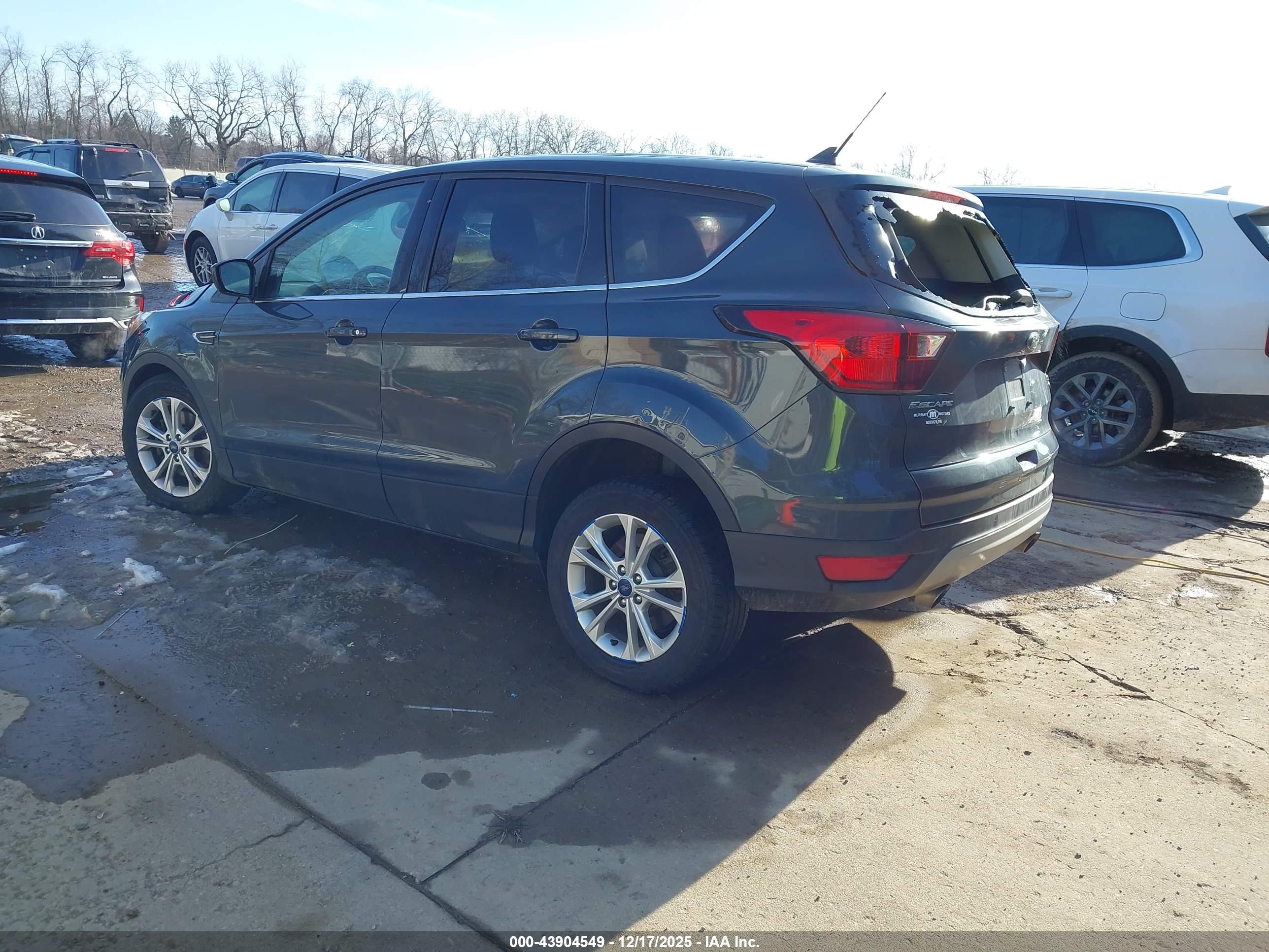 FORD ESCAPE image 3