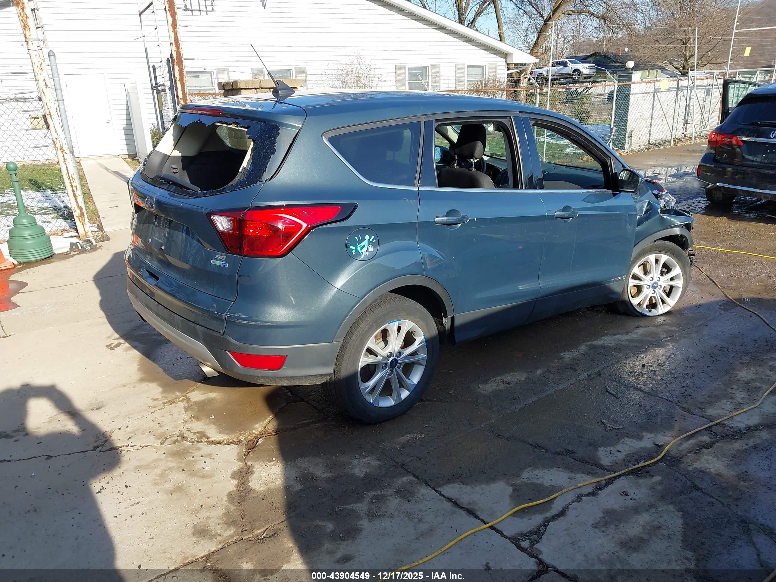 FORD ESCAPE image 4