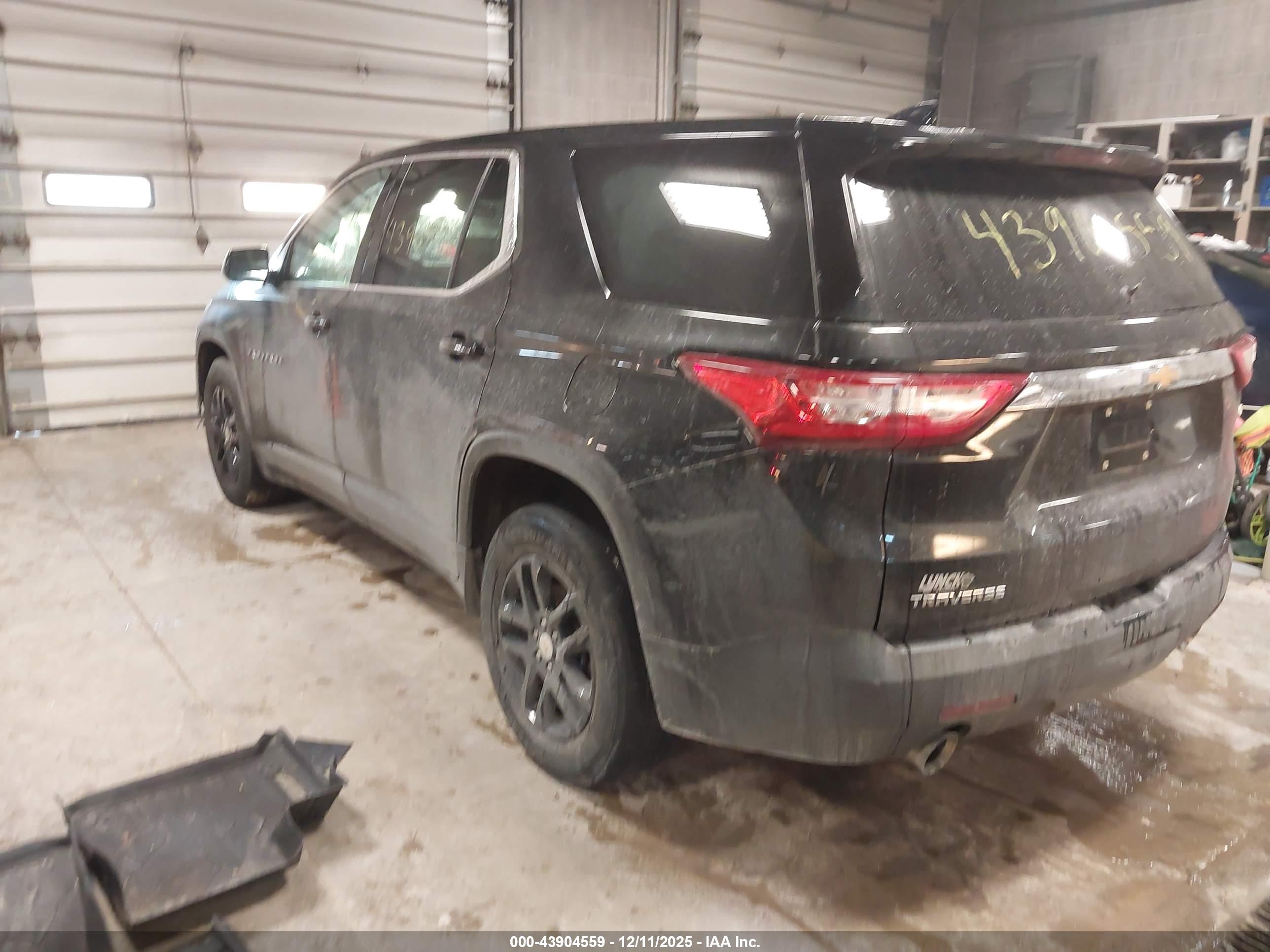 CHEVROLET TRAVERSE image 3