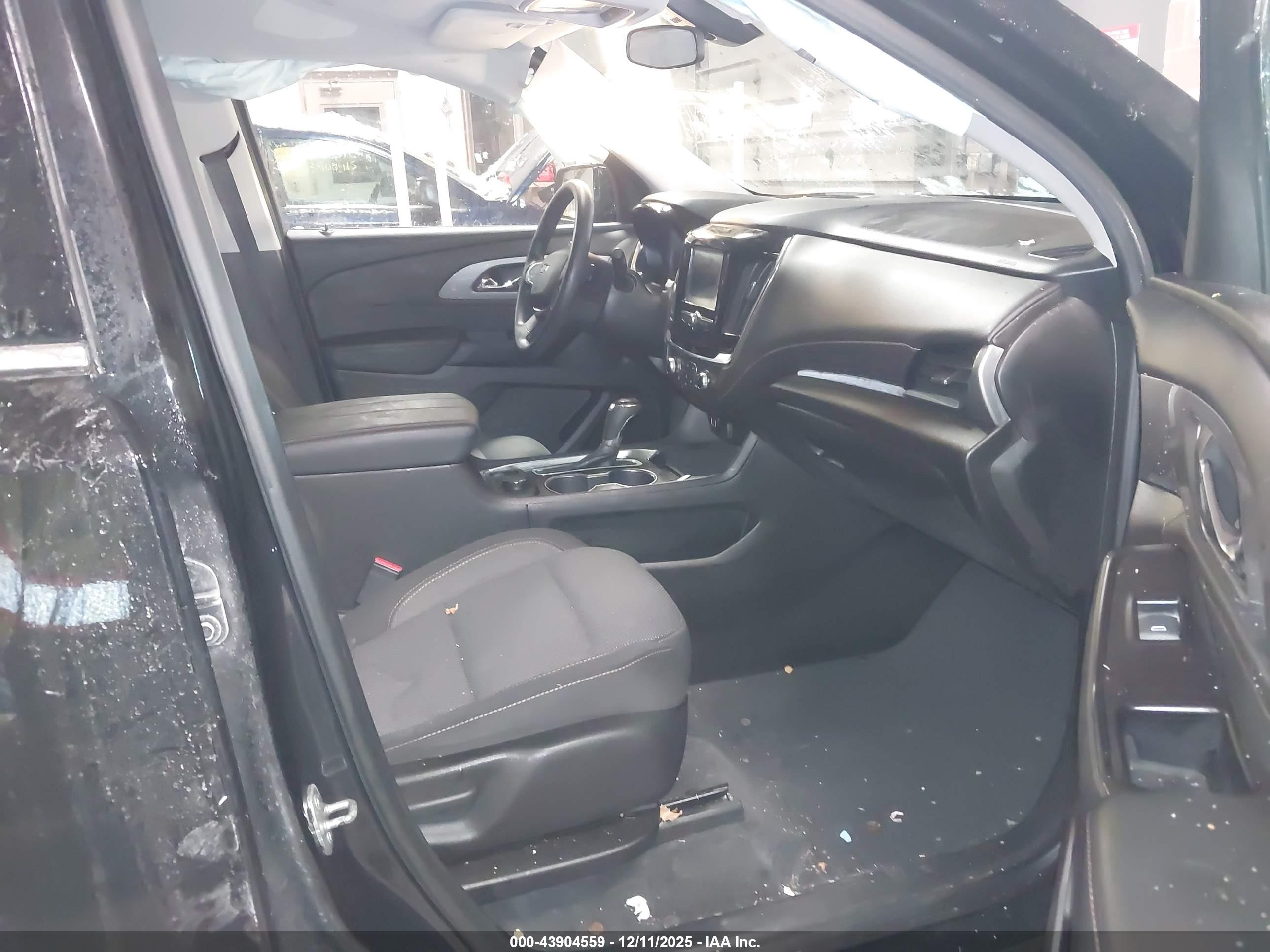 CHEVROLET TRAVERSE image 5