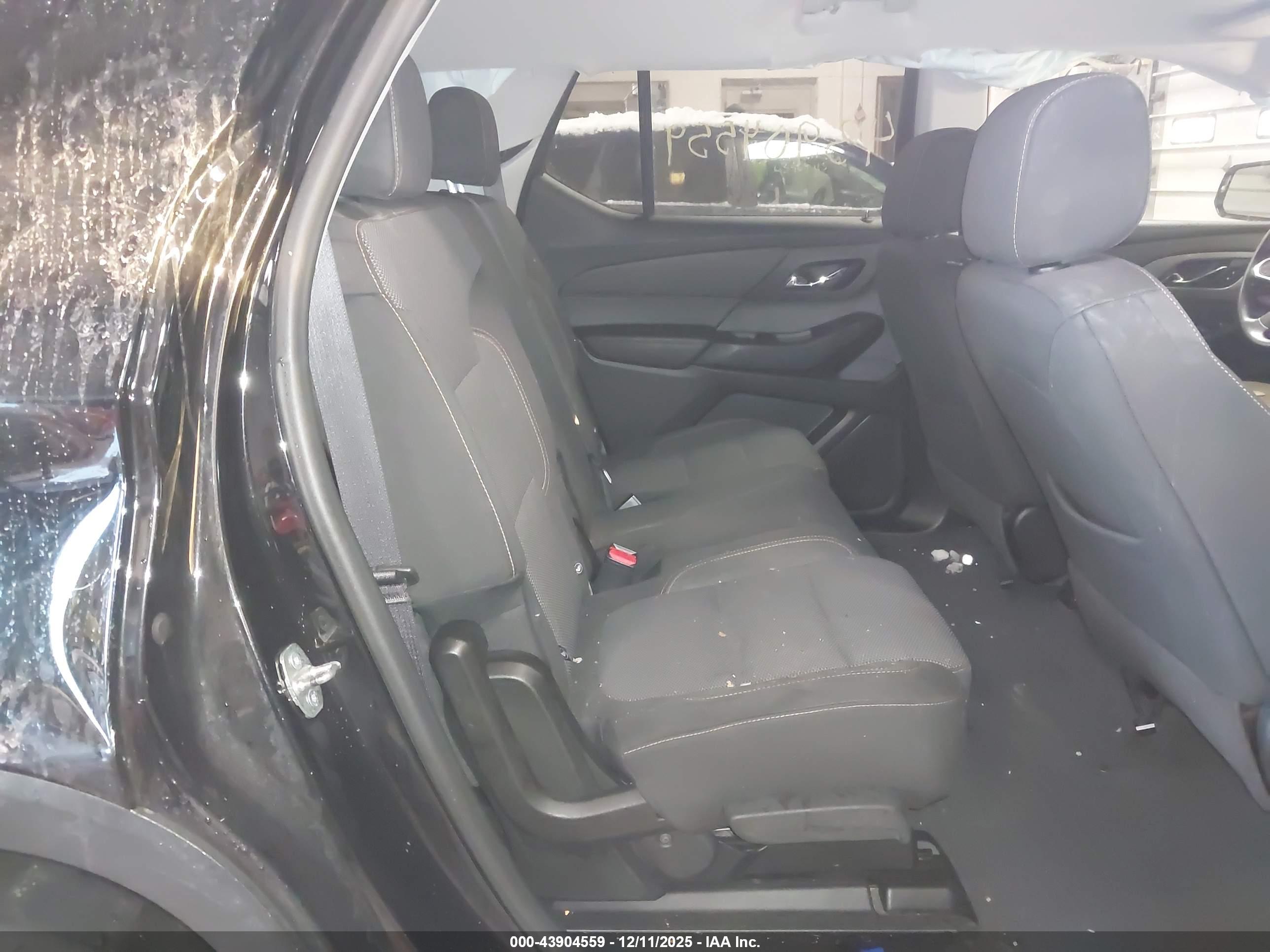 CHEVROLET TRAVERSE image 8