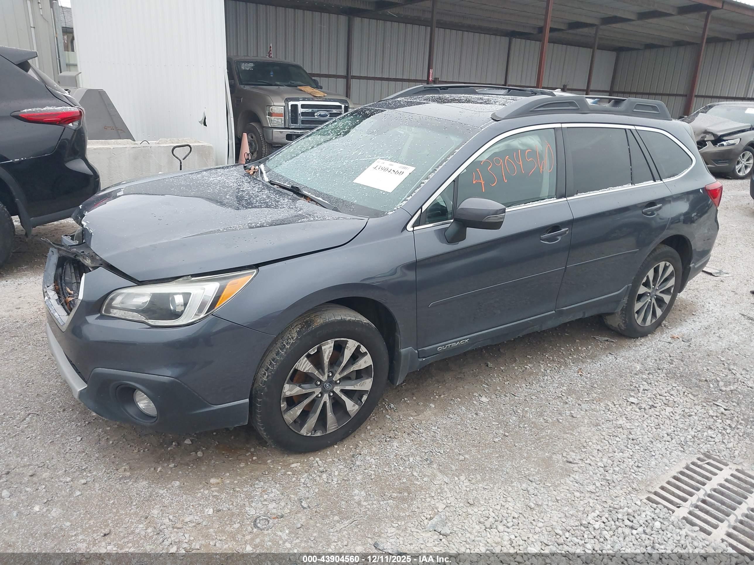 SUBARU OUTBACK image 2