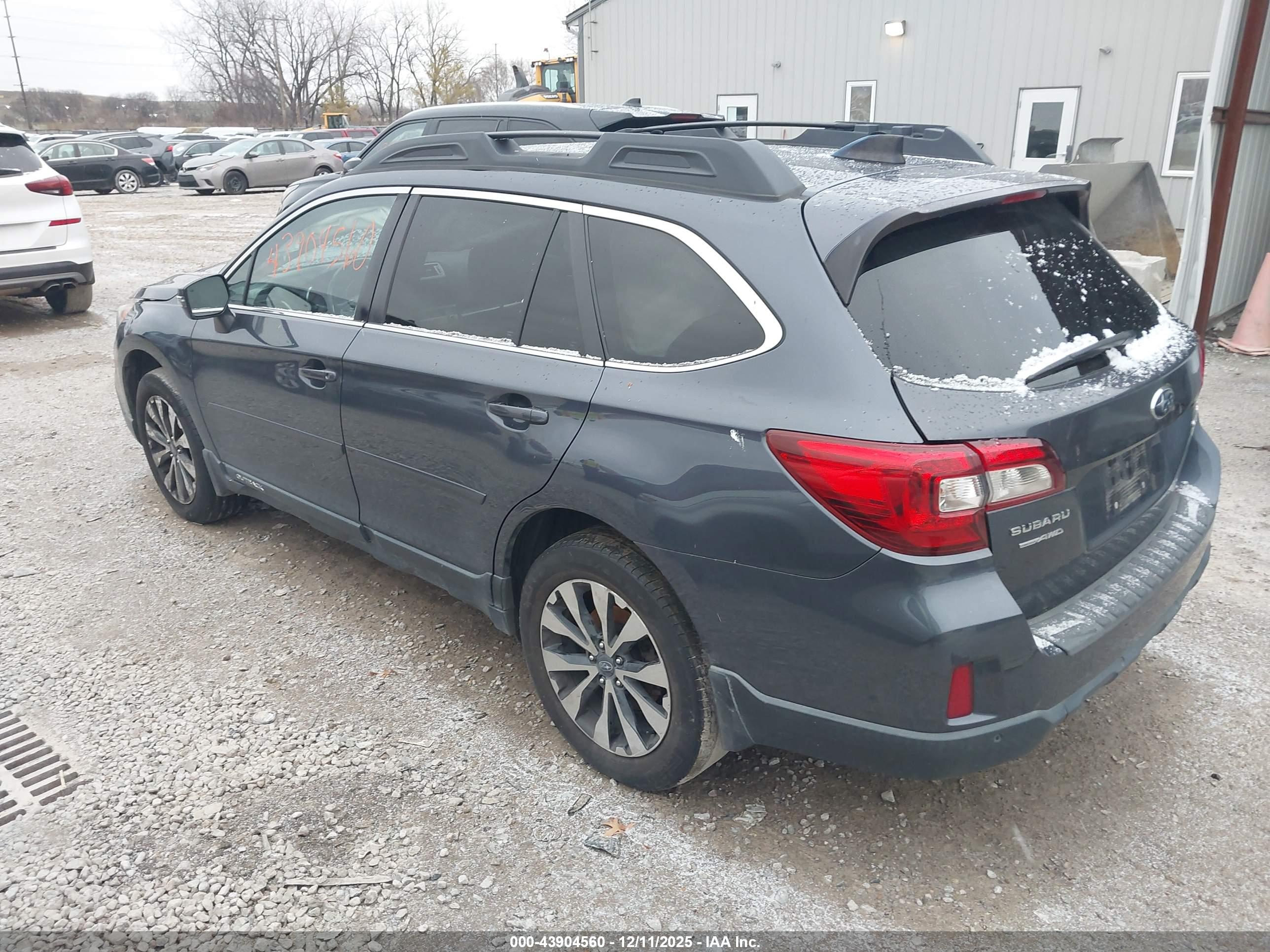 SUBARU OUTBACK image 3