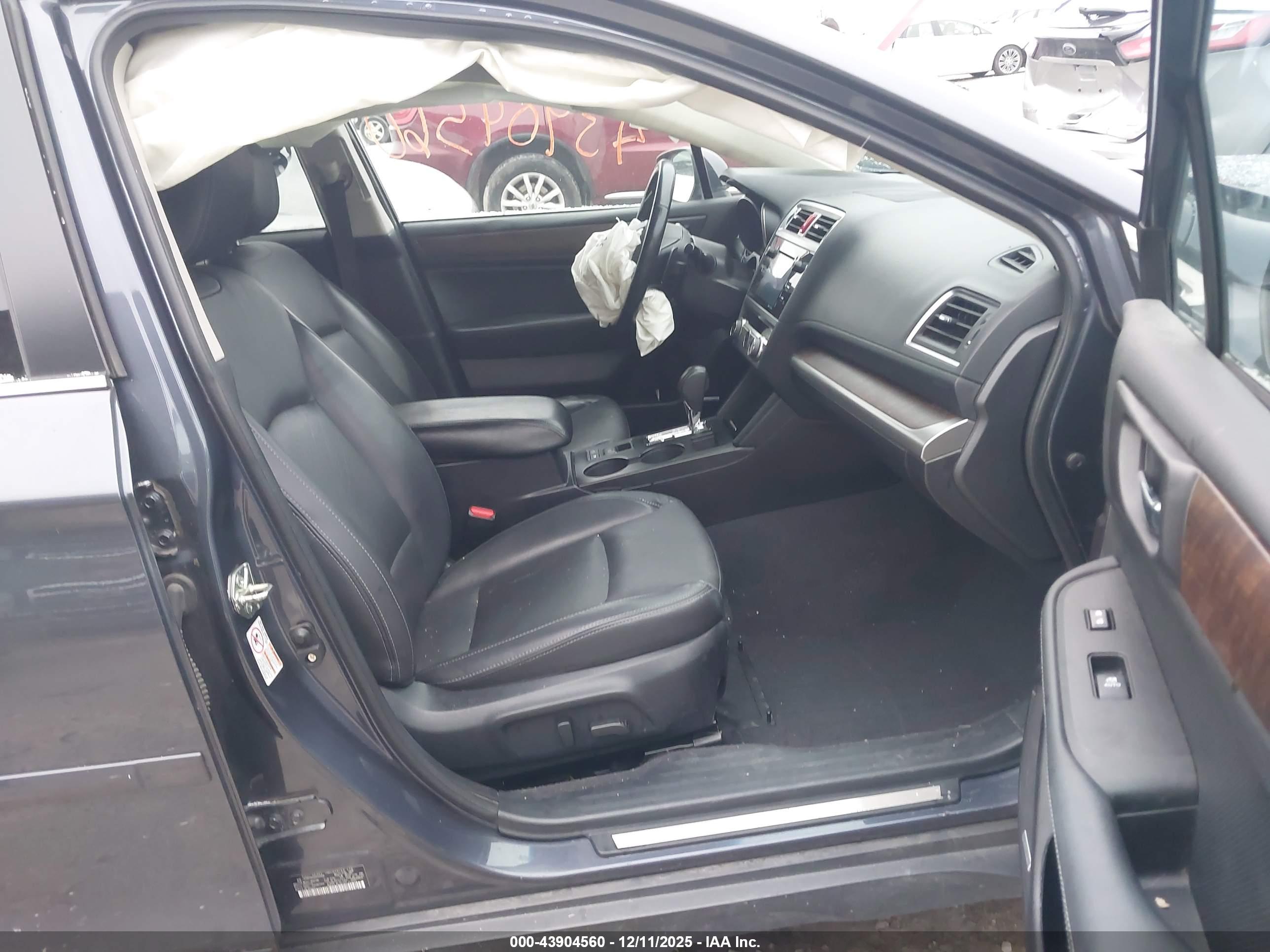 SUBARU OUTBACK image 5