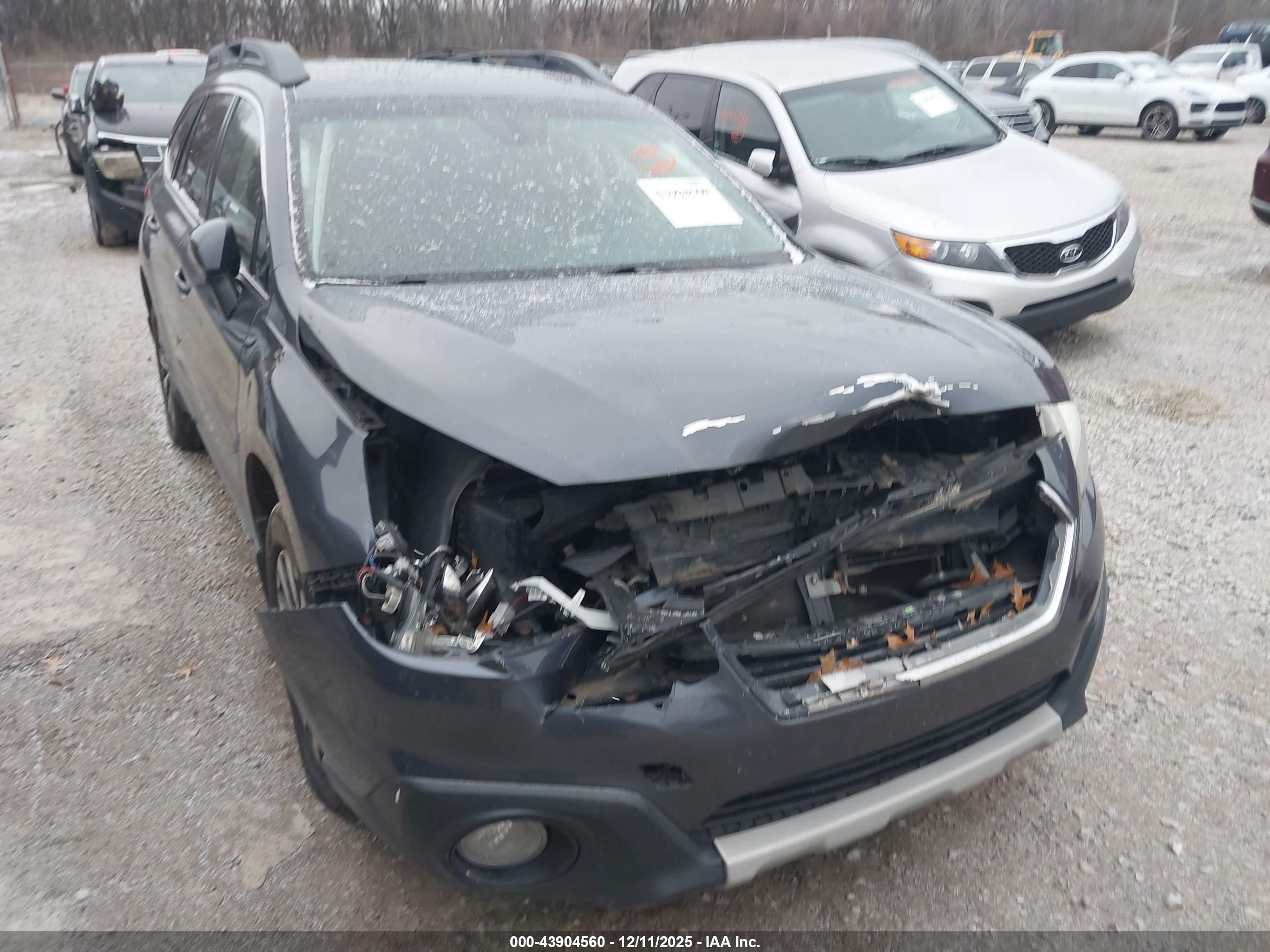 SUBARU OUTBACK image 6