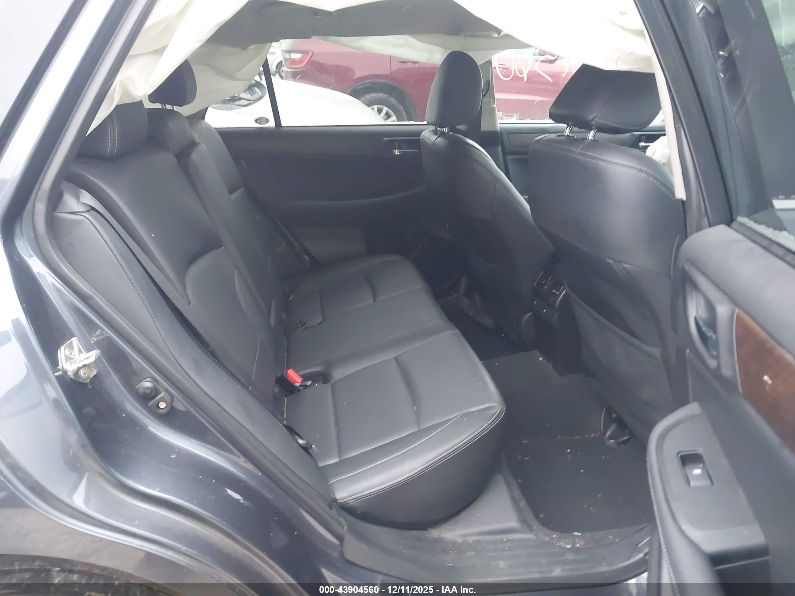 SUBARU OUTBACK image 8