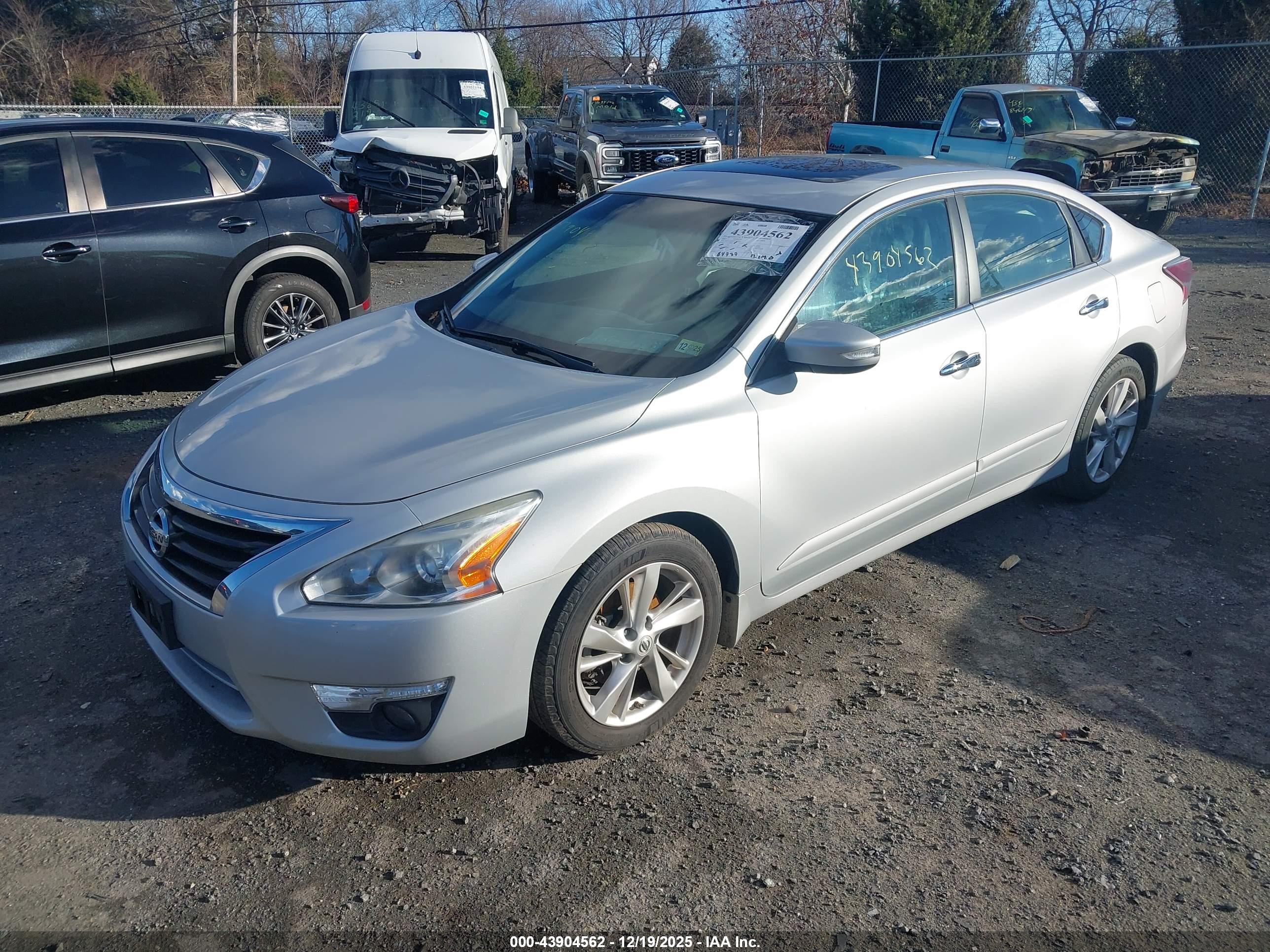 NISSAN ALTIMA image 2