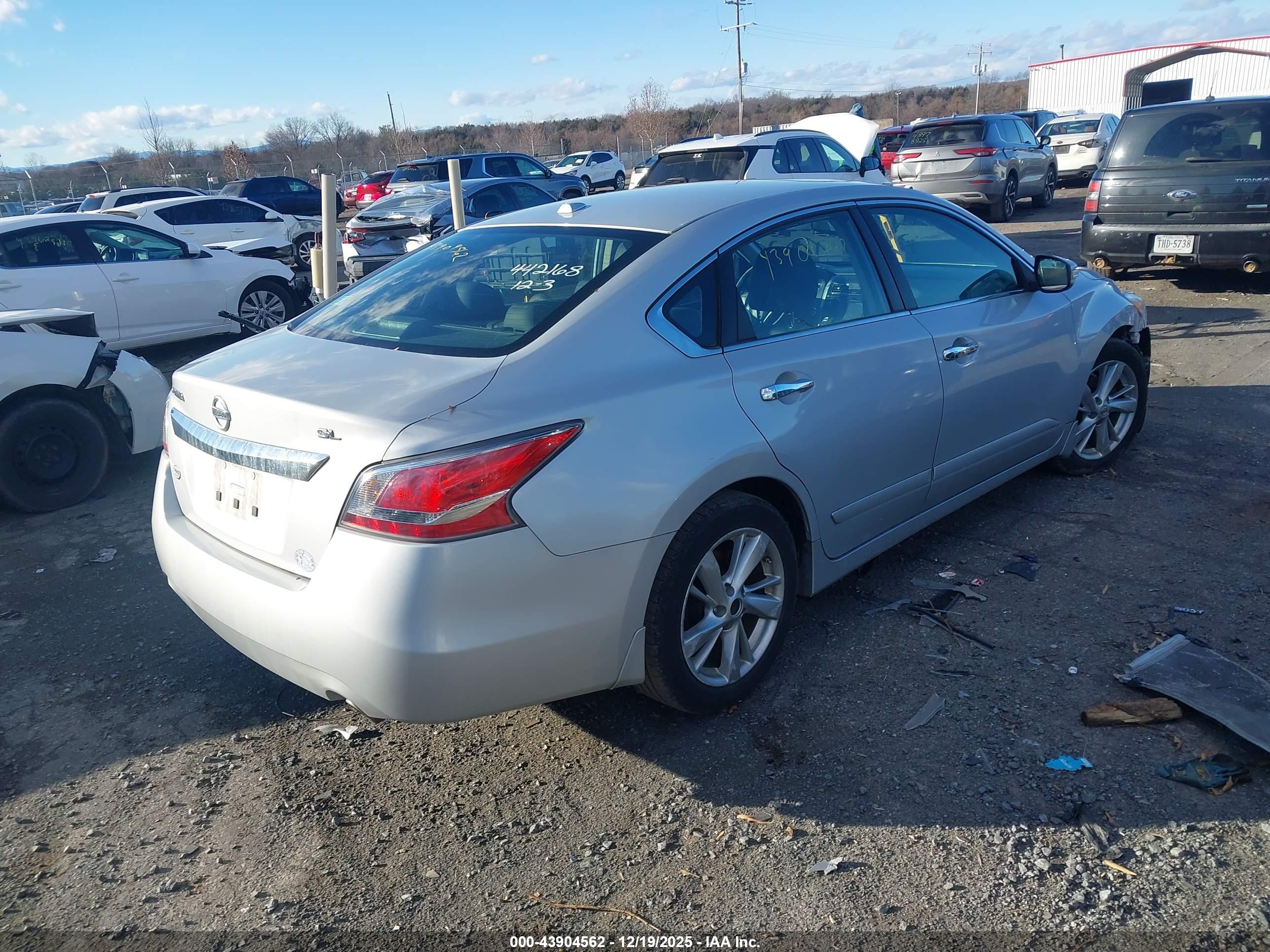 NISSAN ALTIMA image 4