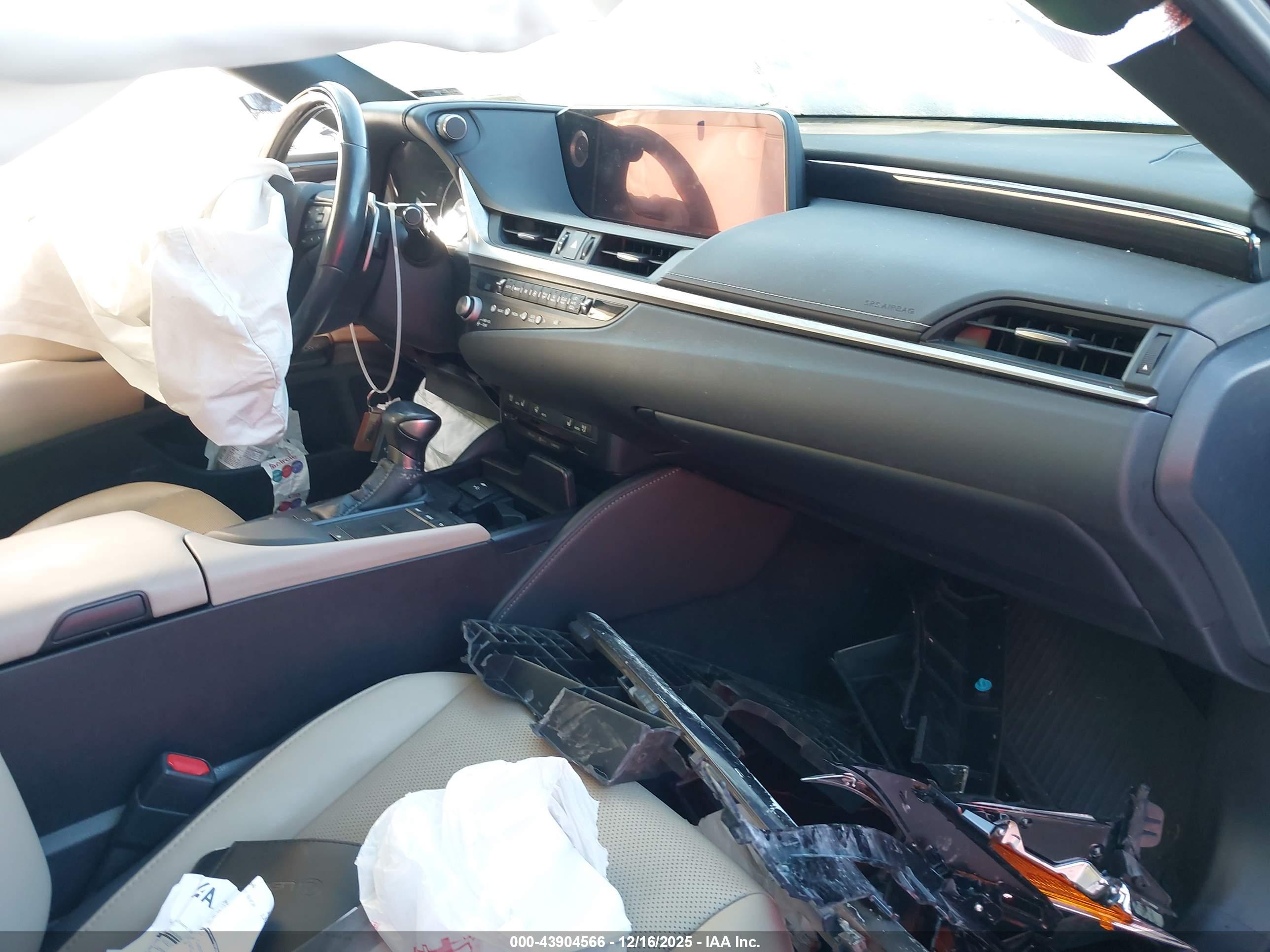 LEXUS ES image 5