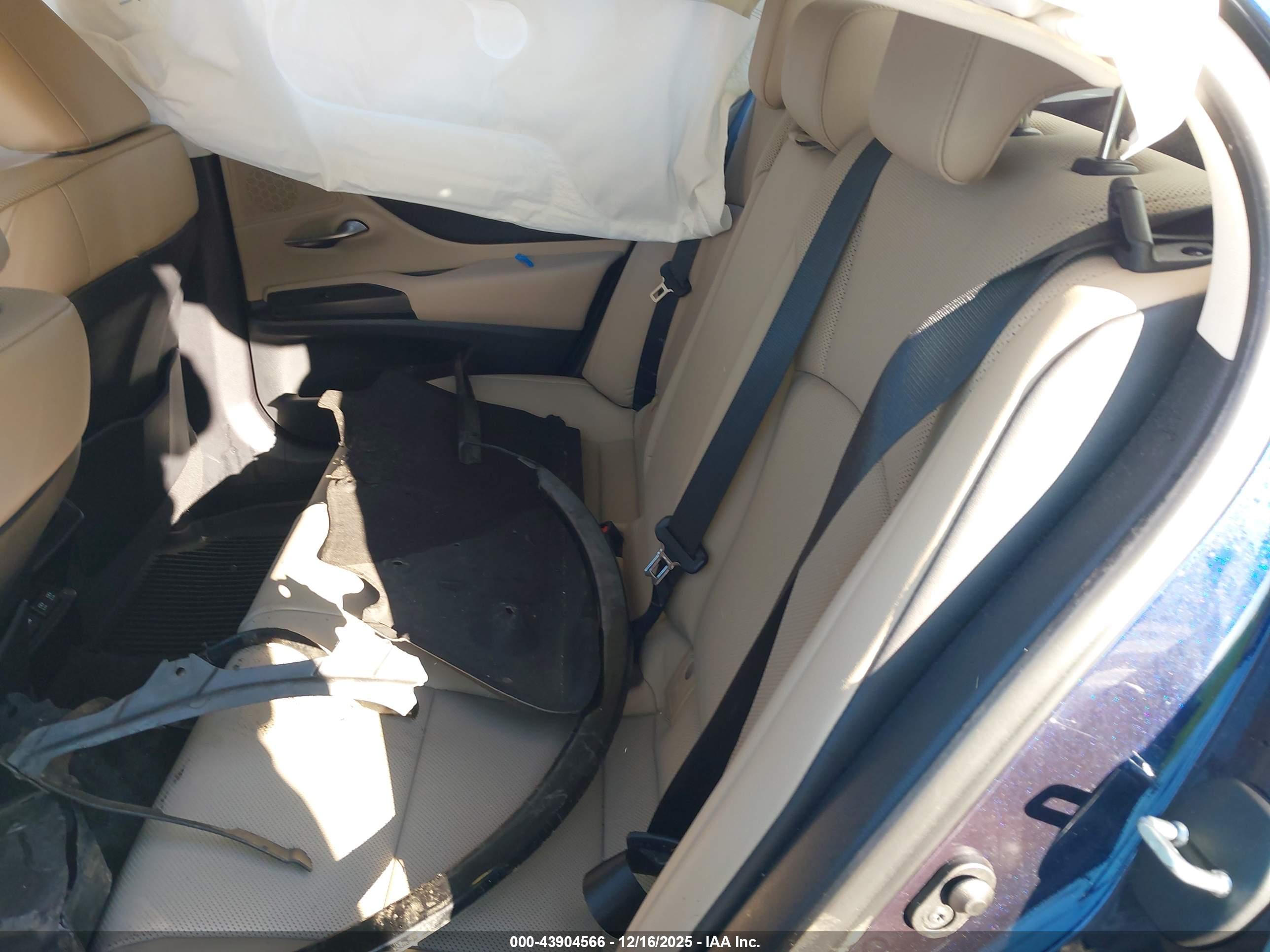 LEXUS ES image 8