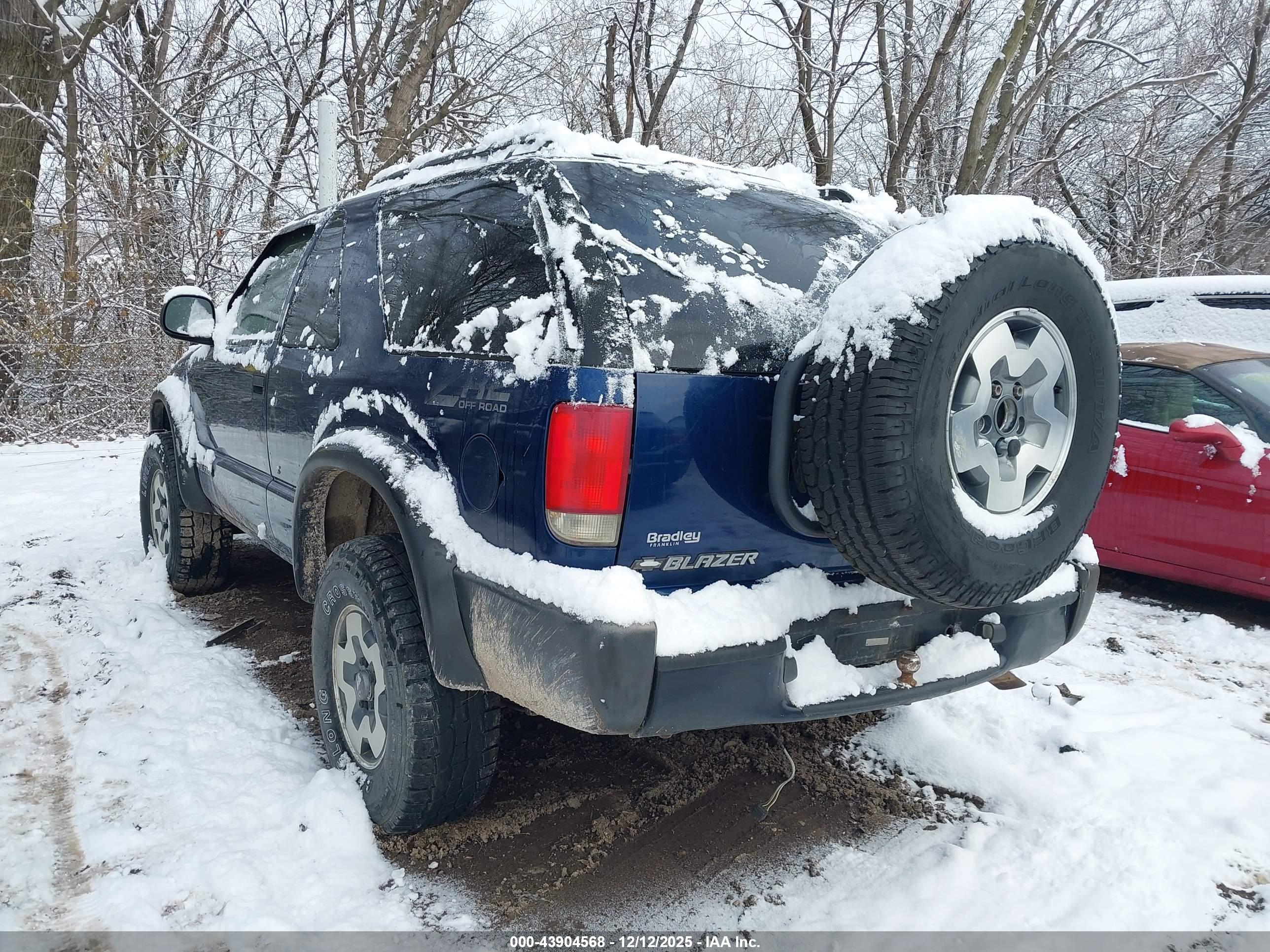 CHEVROLET BLAZER image 3