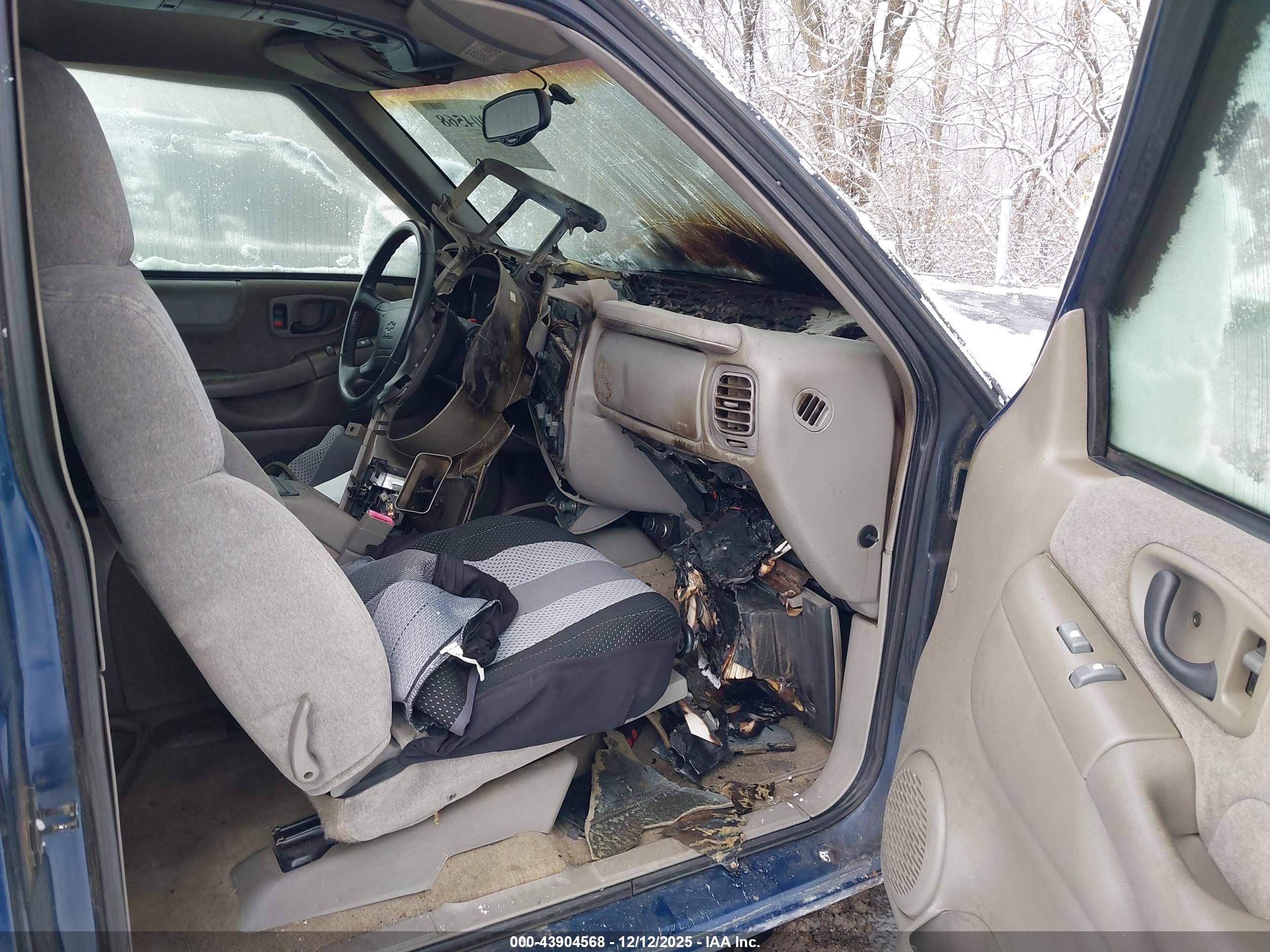 CHEVROLET BLAZER image 5