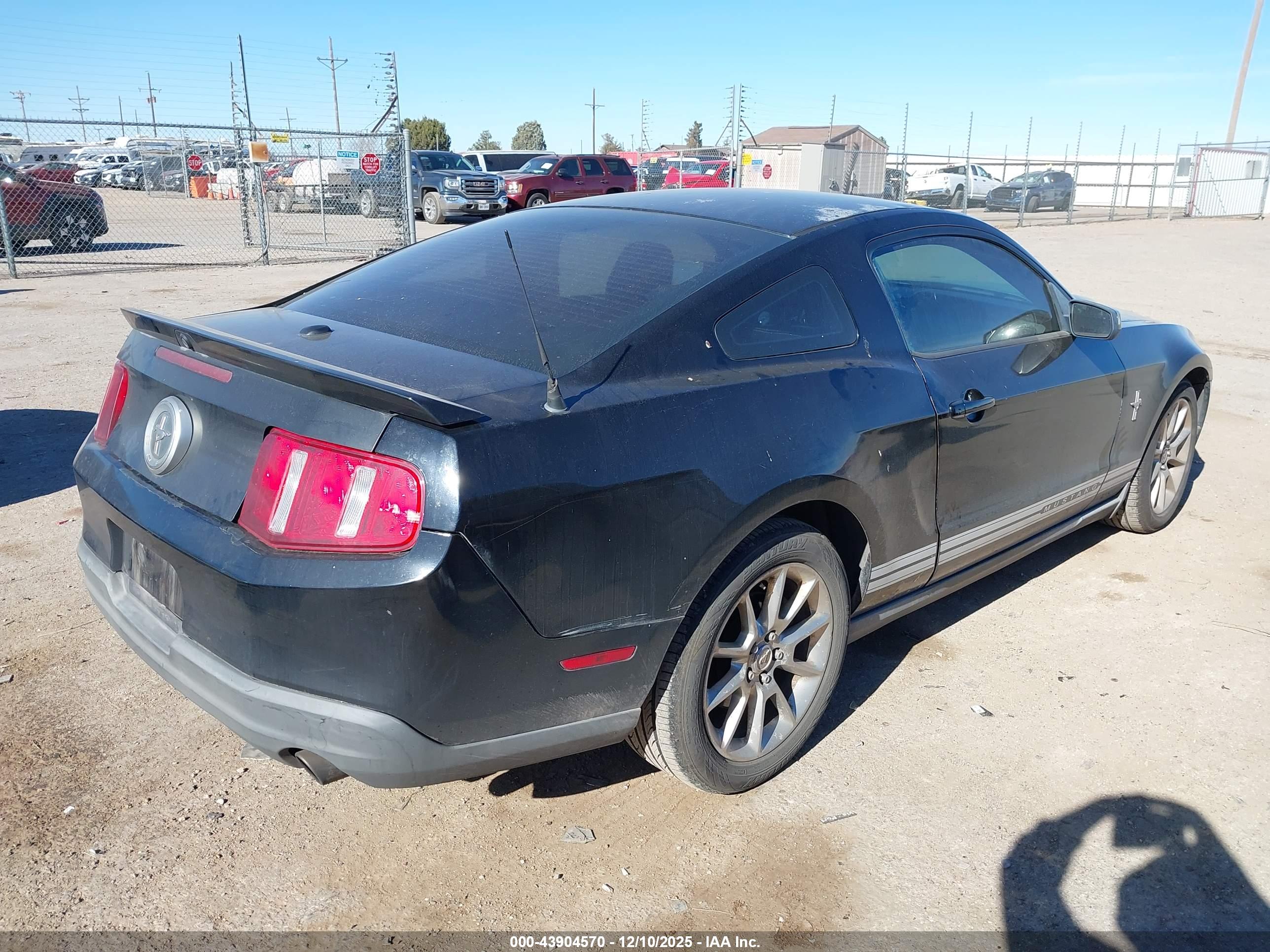 FORD MUSTANG image 4