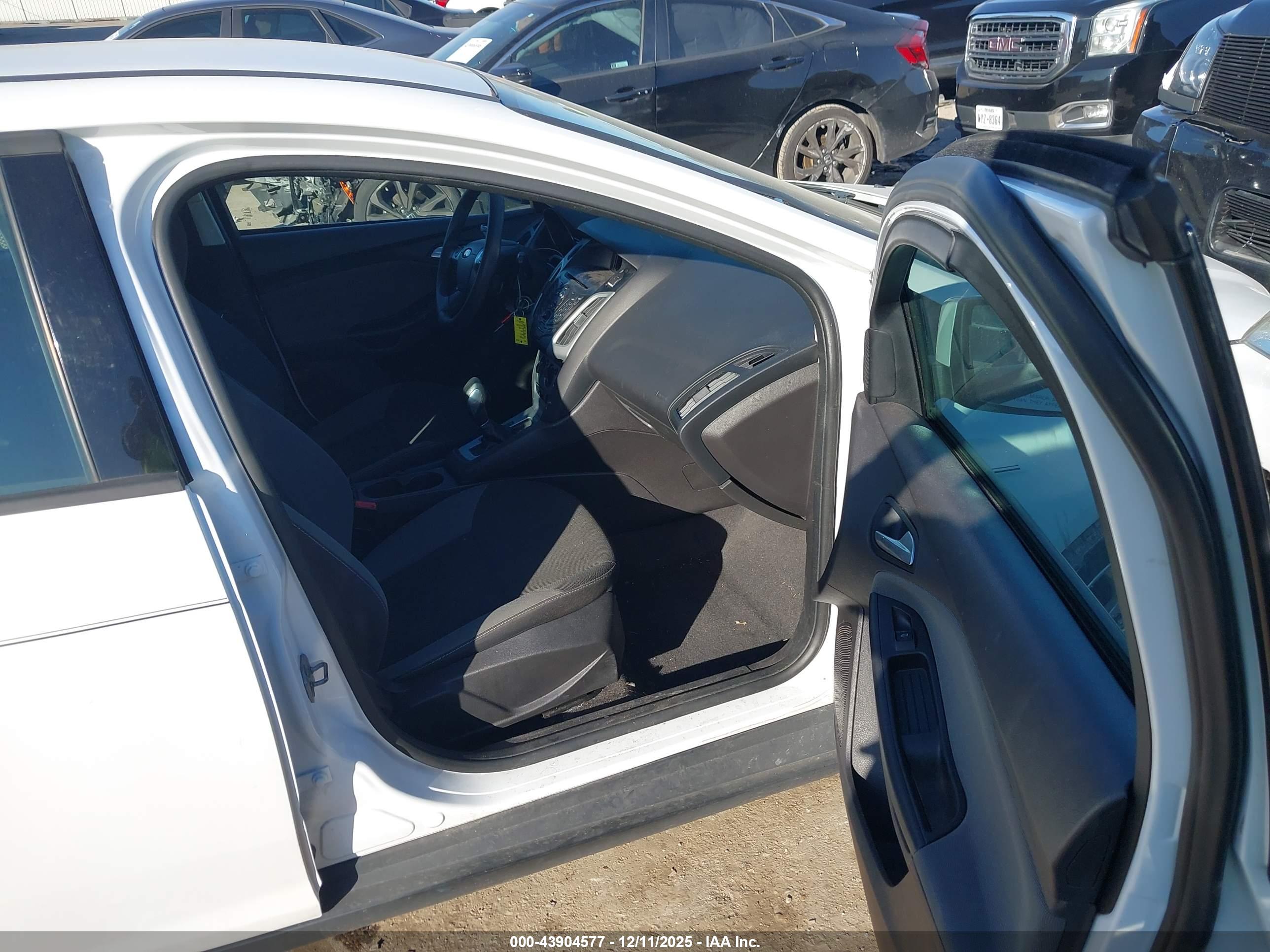 FORD FOCUS image 5