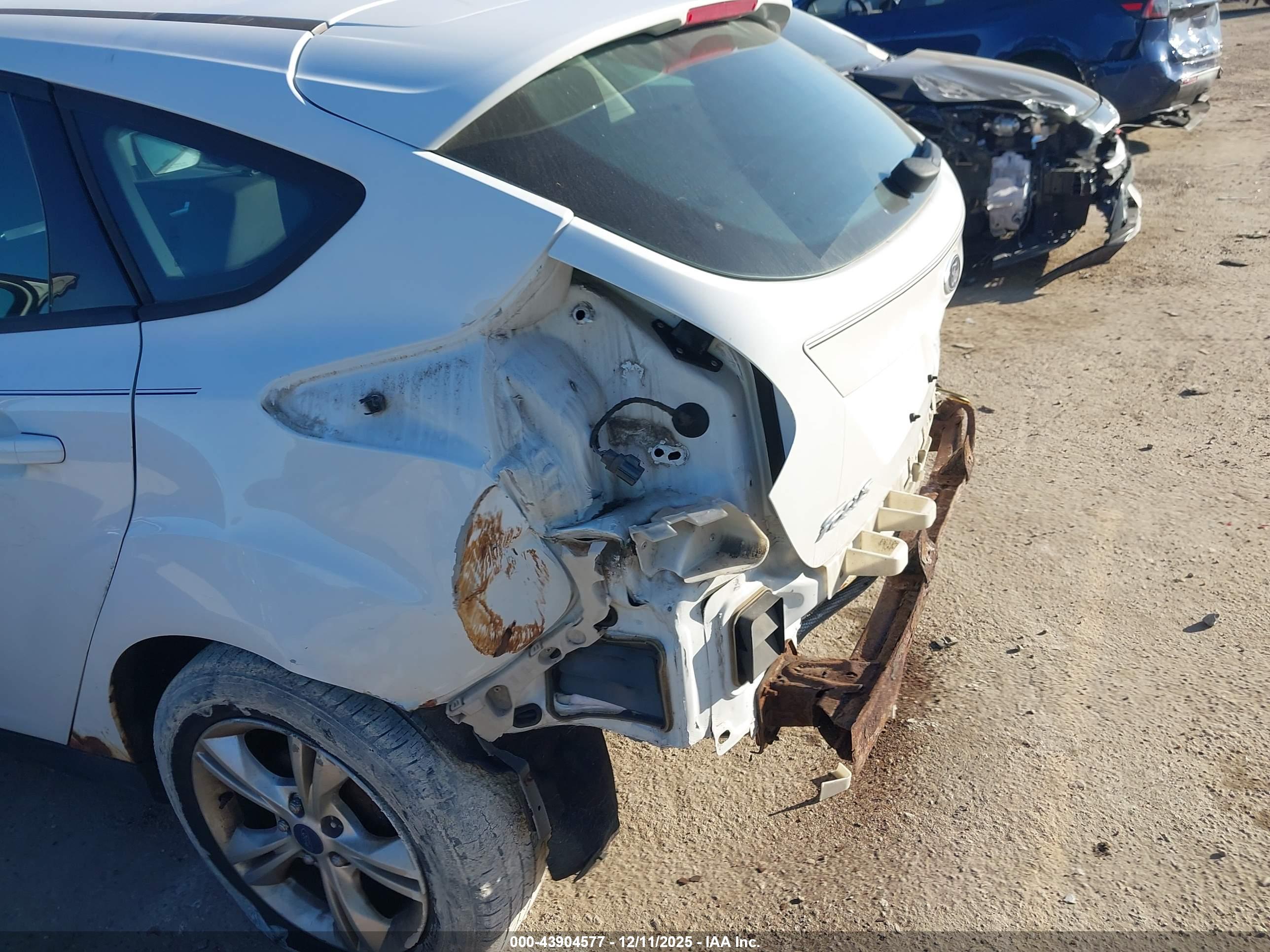 FORD FOCUS image 6