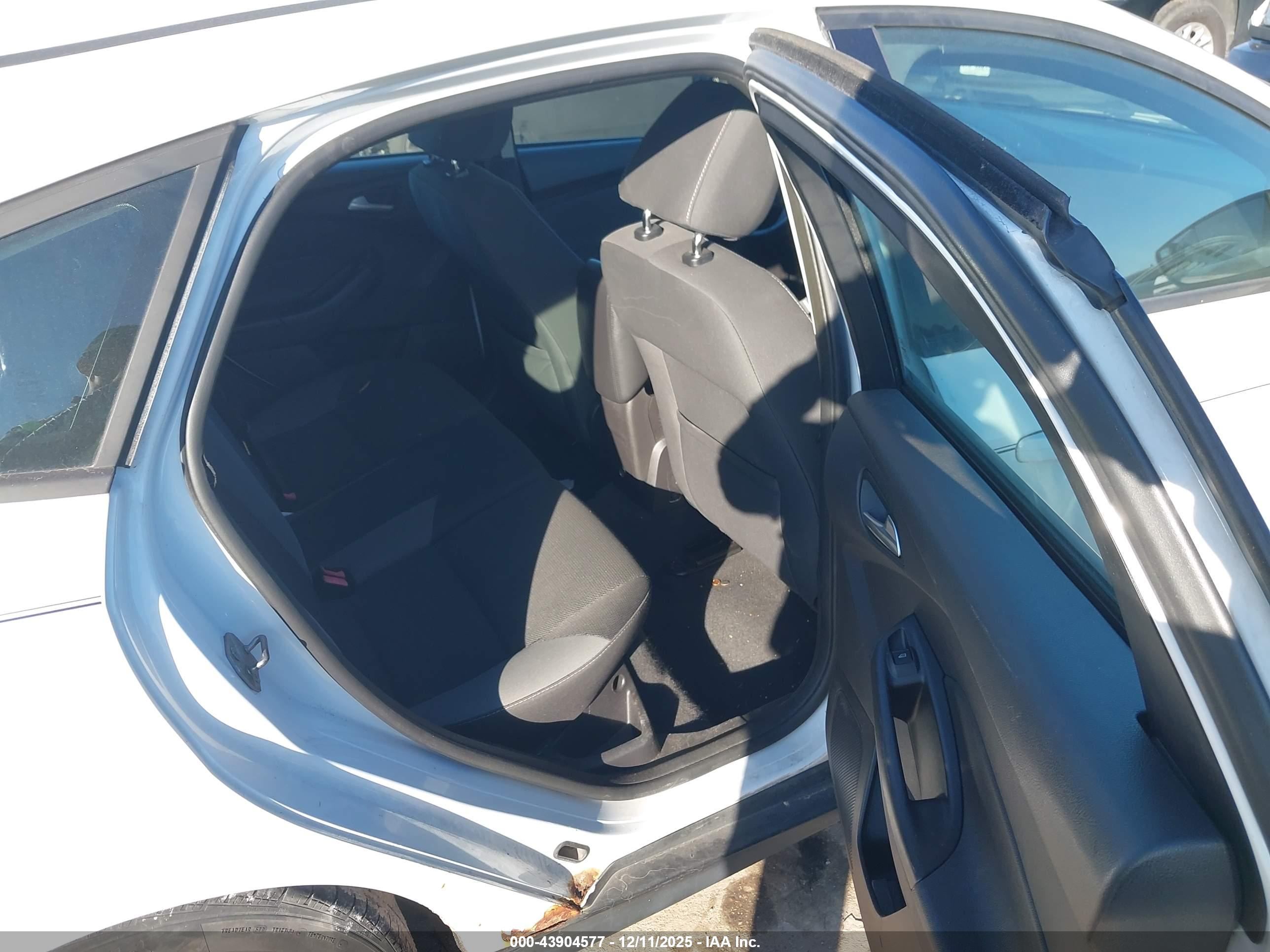 FORD FOCUS image 8