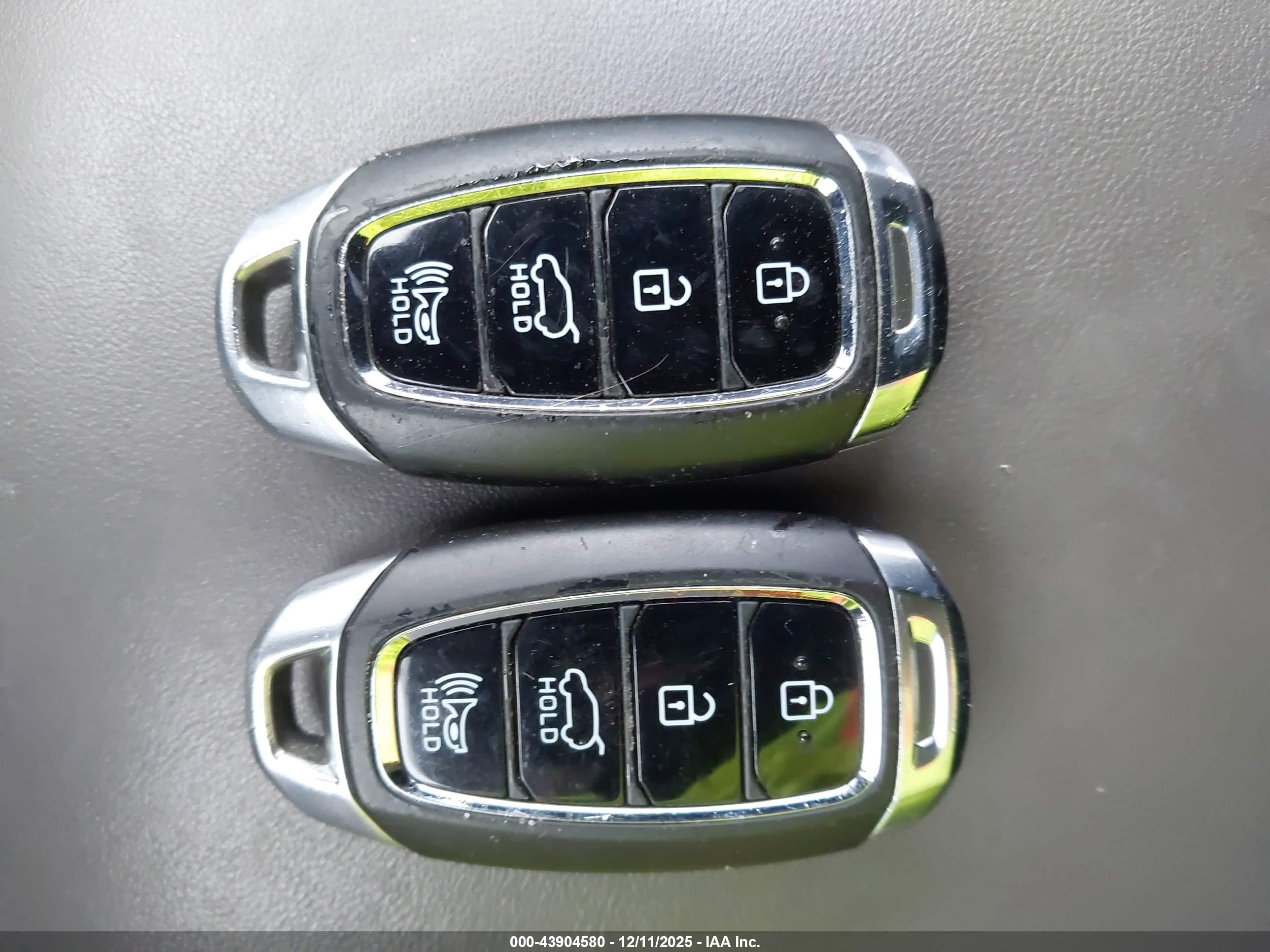 HYUNDAI SANTA image 11