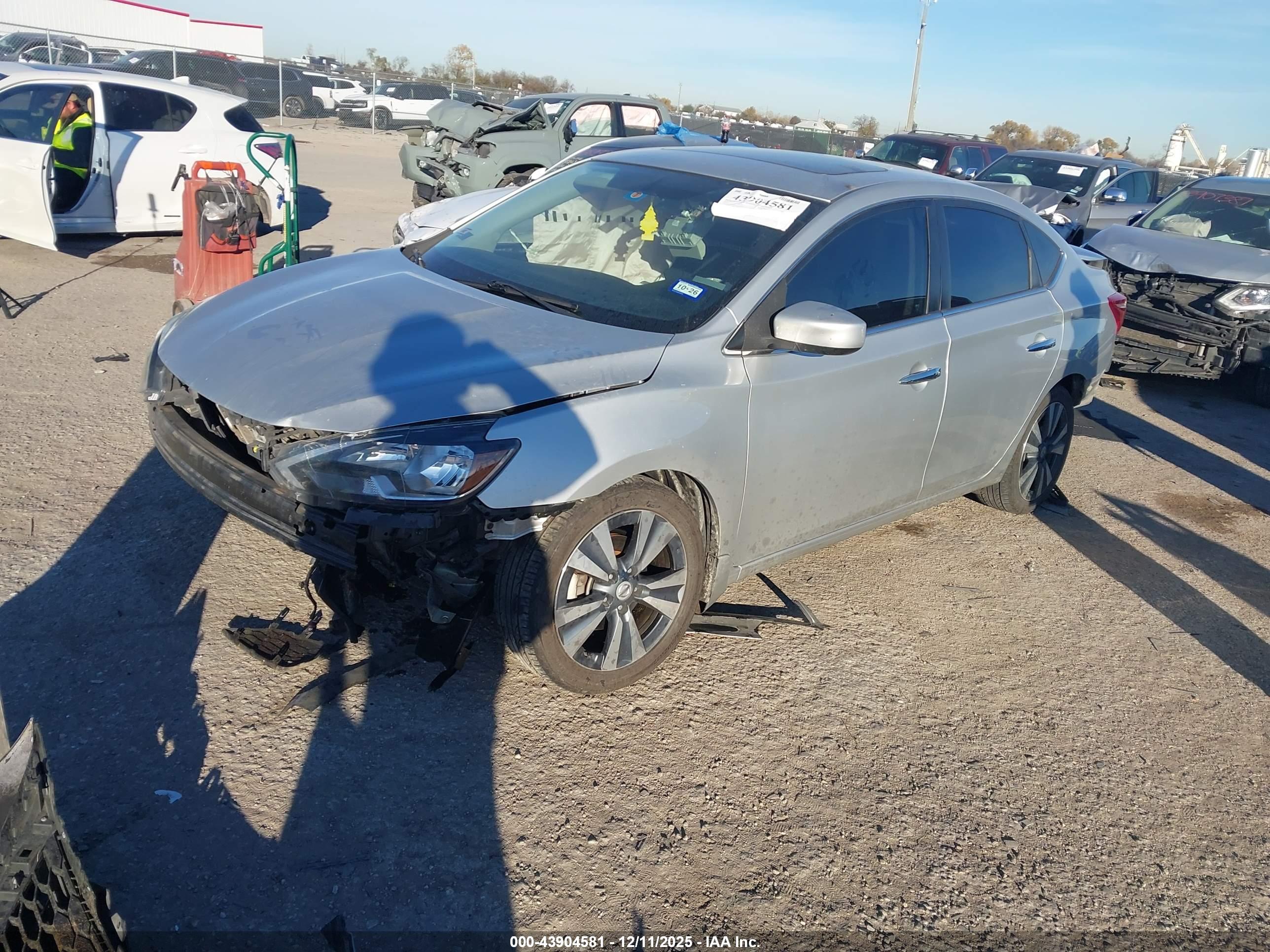 NISSAN SENTRA image 2