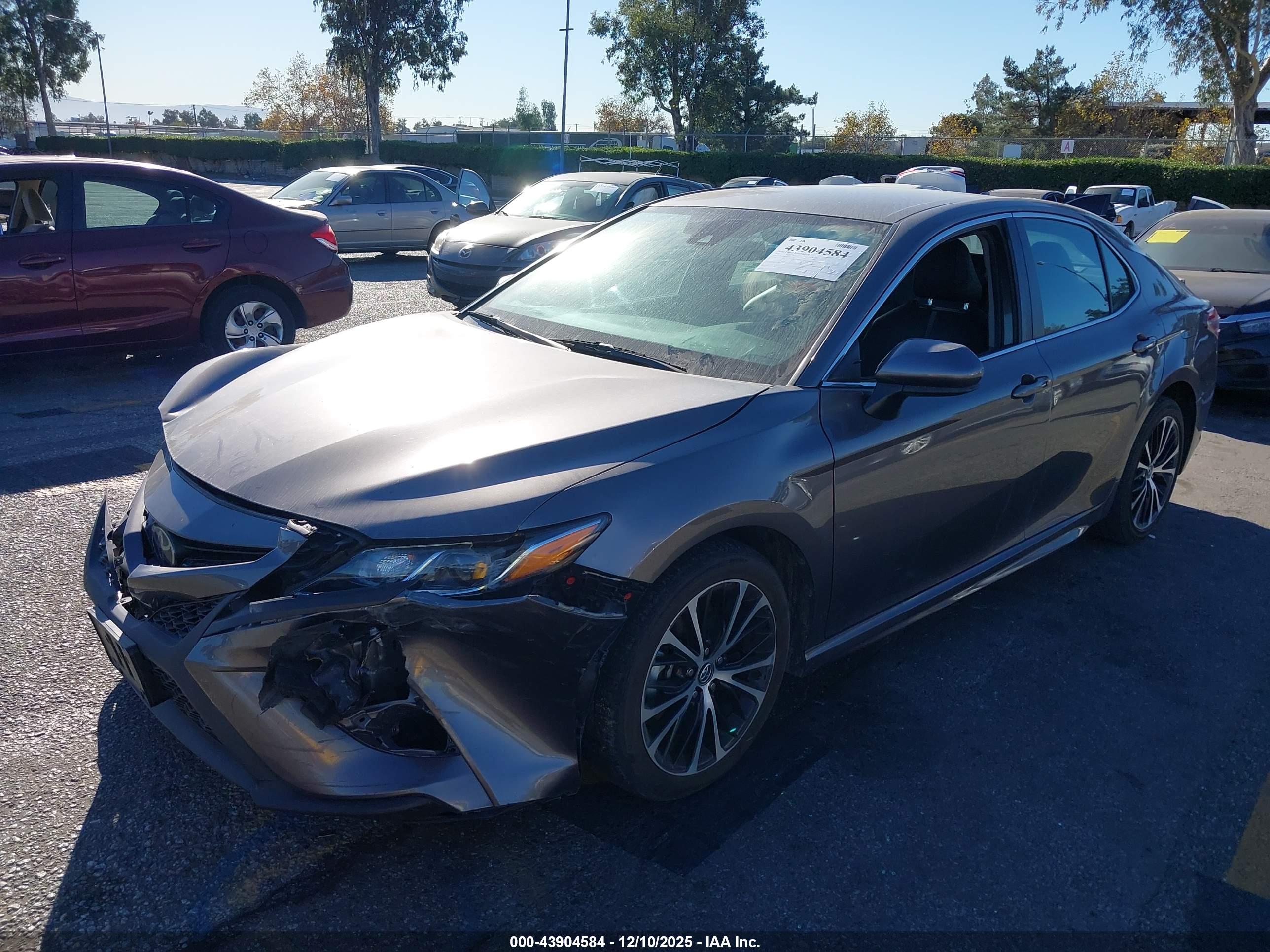TOYOTA CAMRY image 2