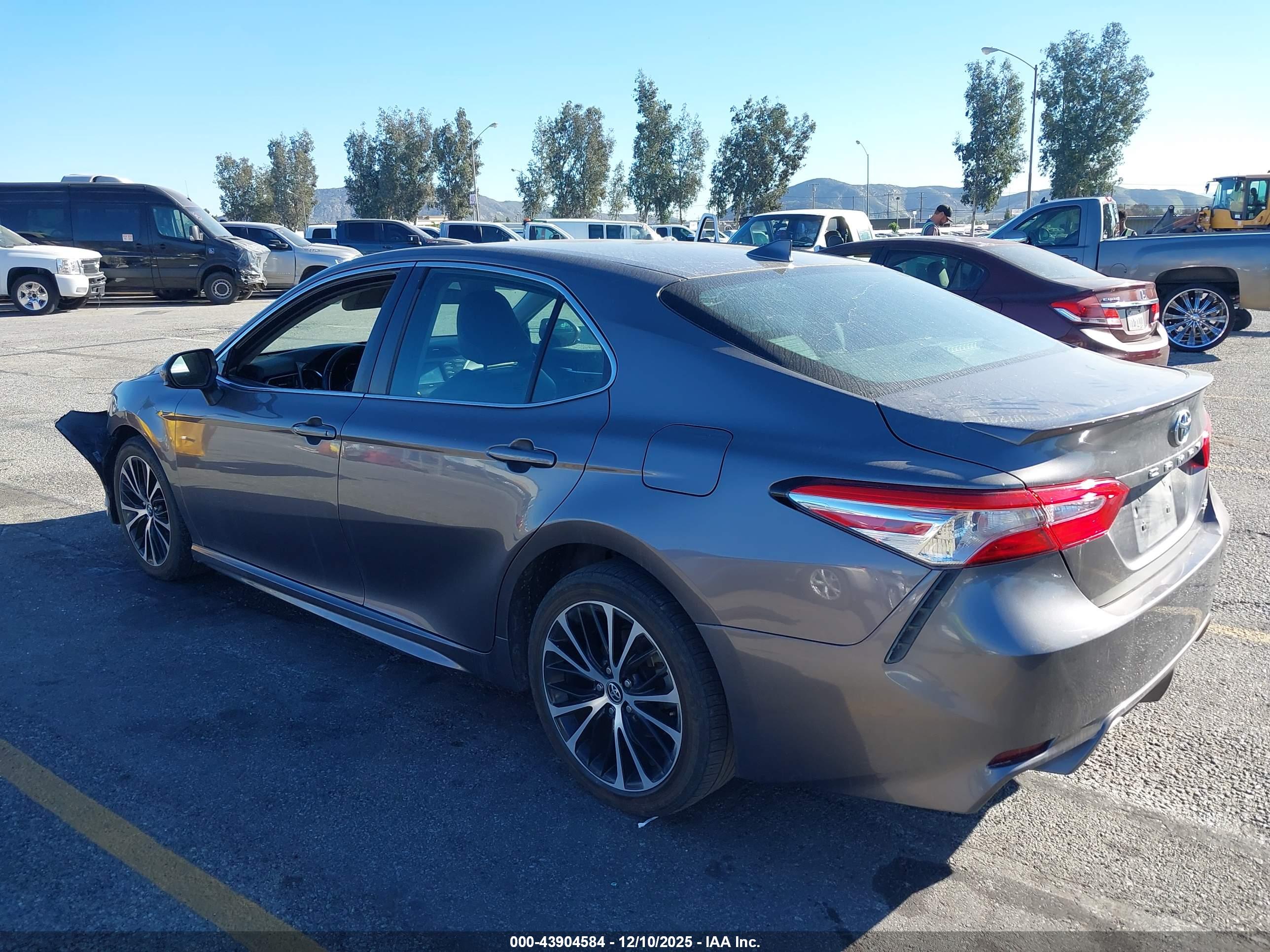 TOYOTA CAMRY image 3