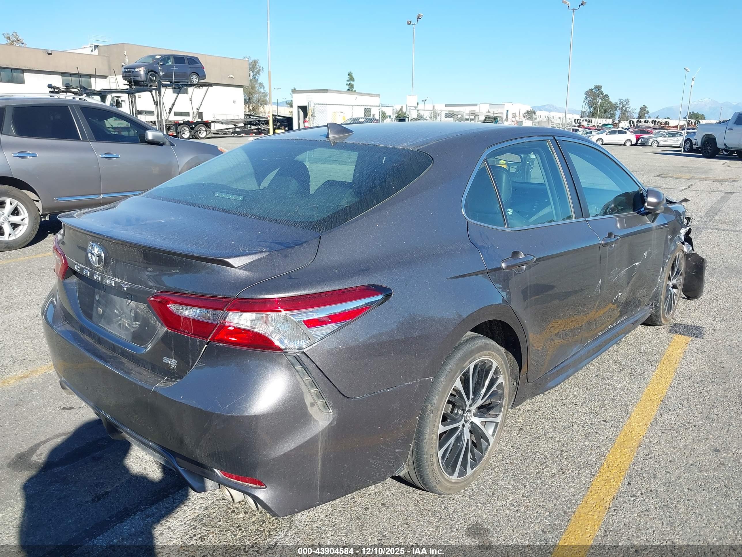 TOYOTA CAMRY image 4