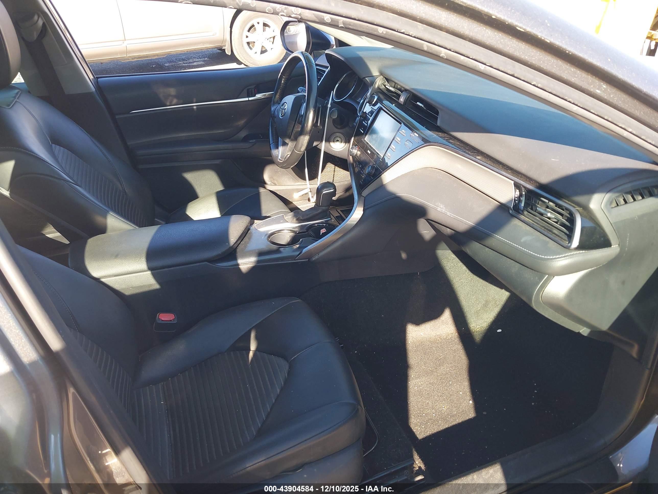 TOYOTA CAMRY image 5