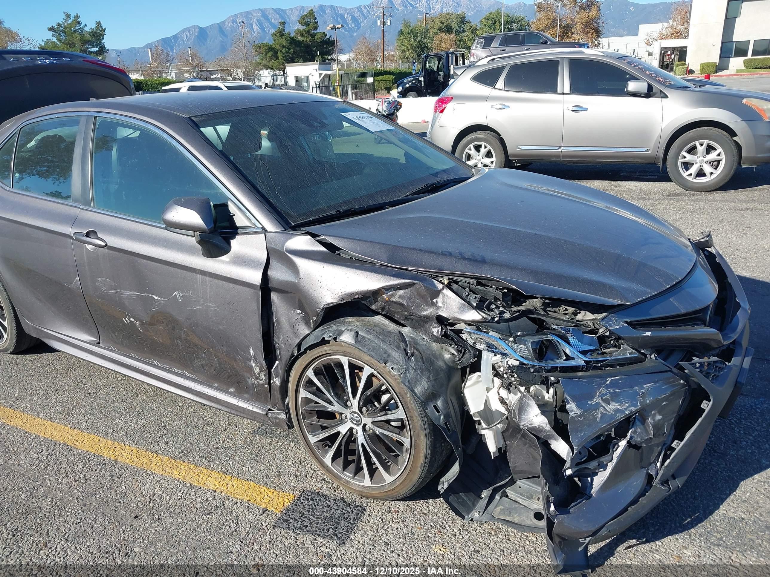 TOYOTA CAMRY image 6