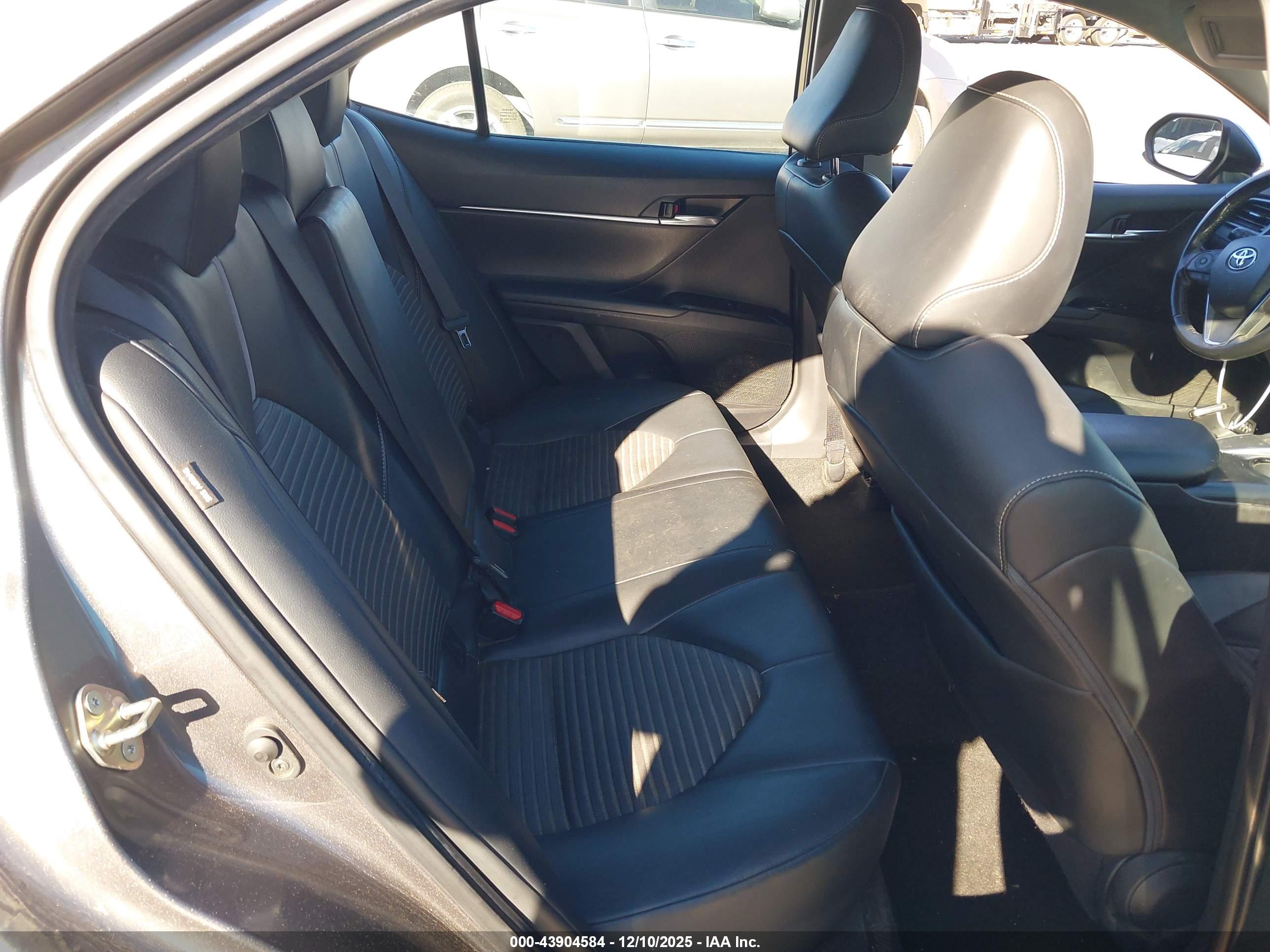 TOYOTA CAMRY image 8