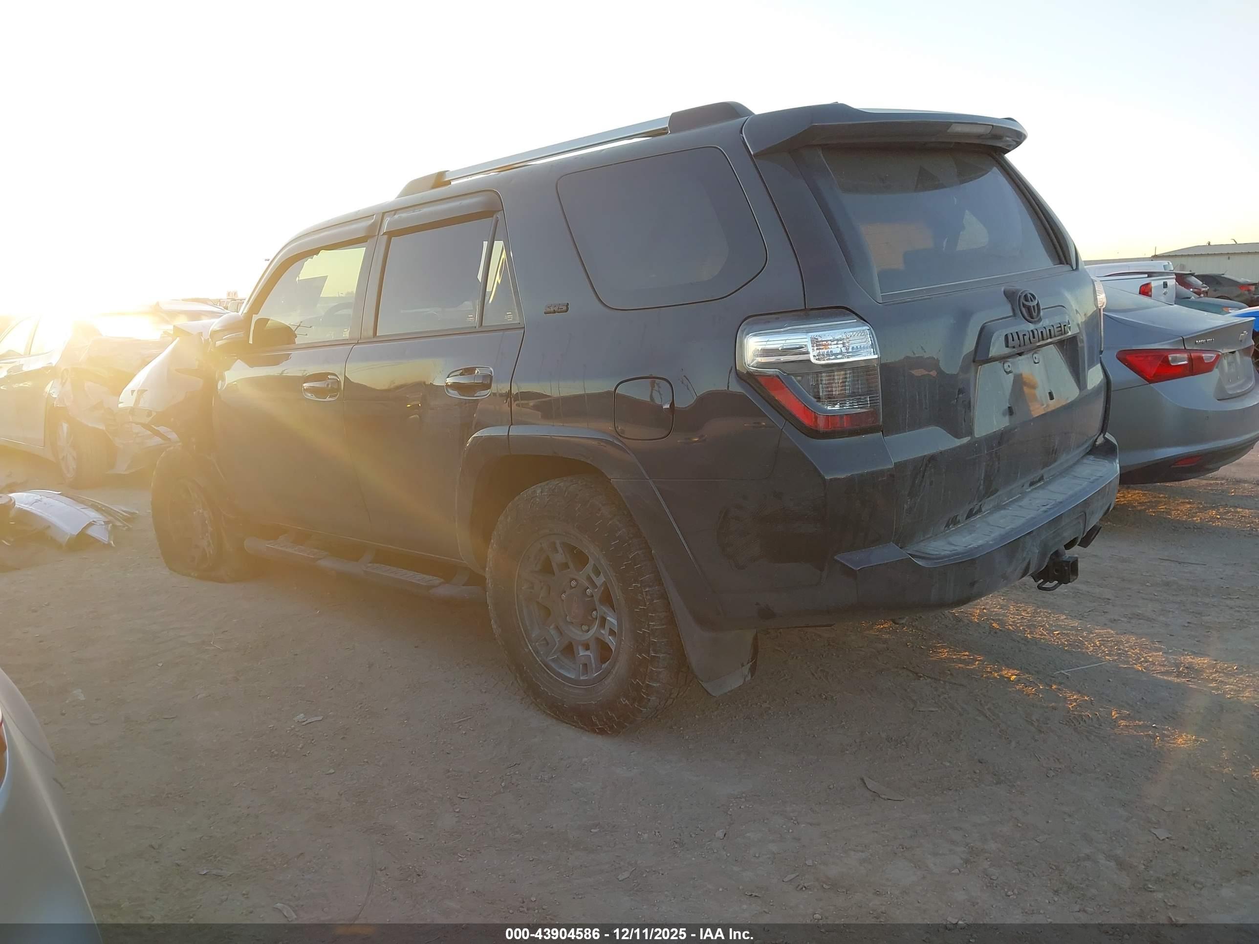 TOYOTA 4RUNNER image 3