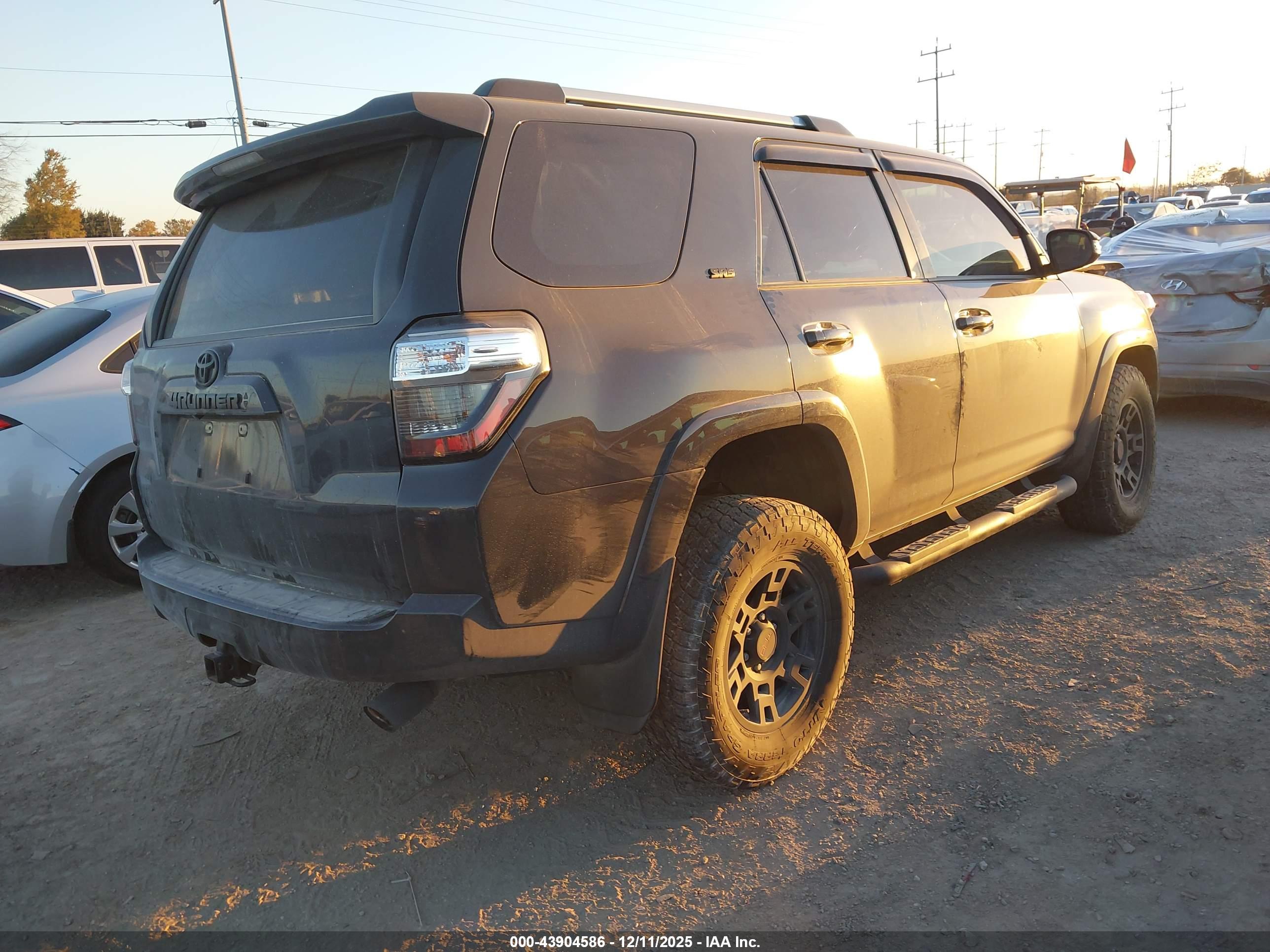 TOYOTA 4RUNNER image 4