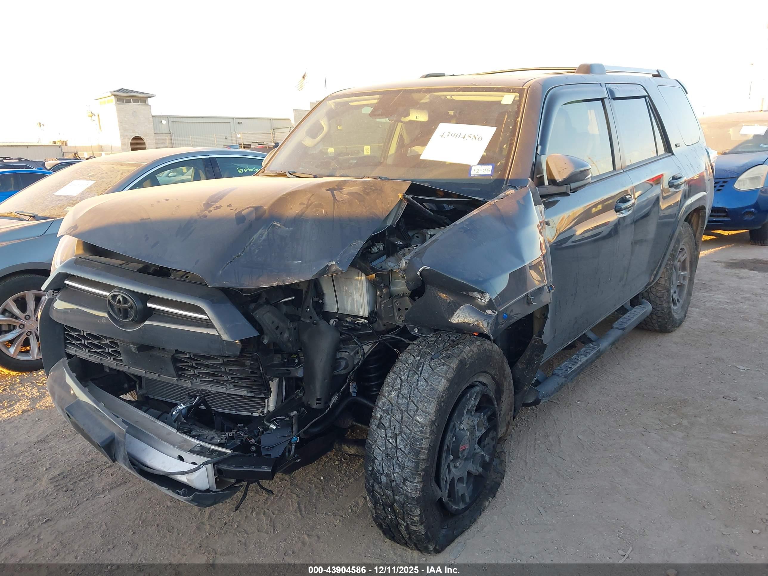 TOYOTA 4RUNNER image 6