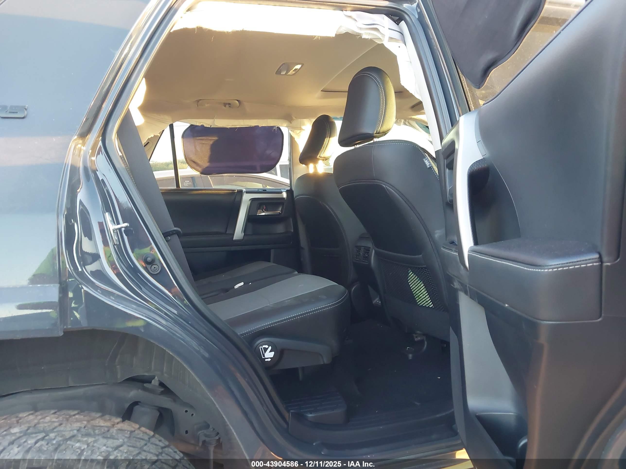 TOYOTA 4RUNNER image 8