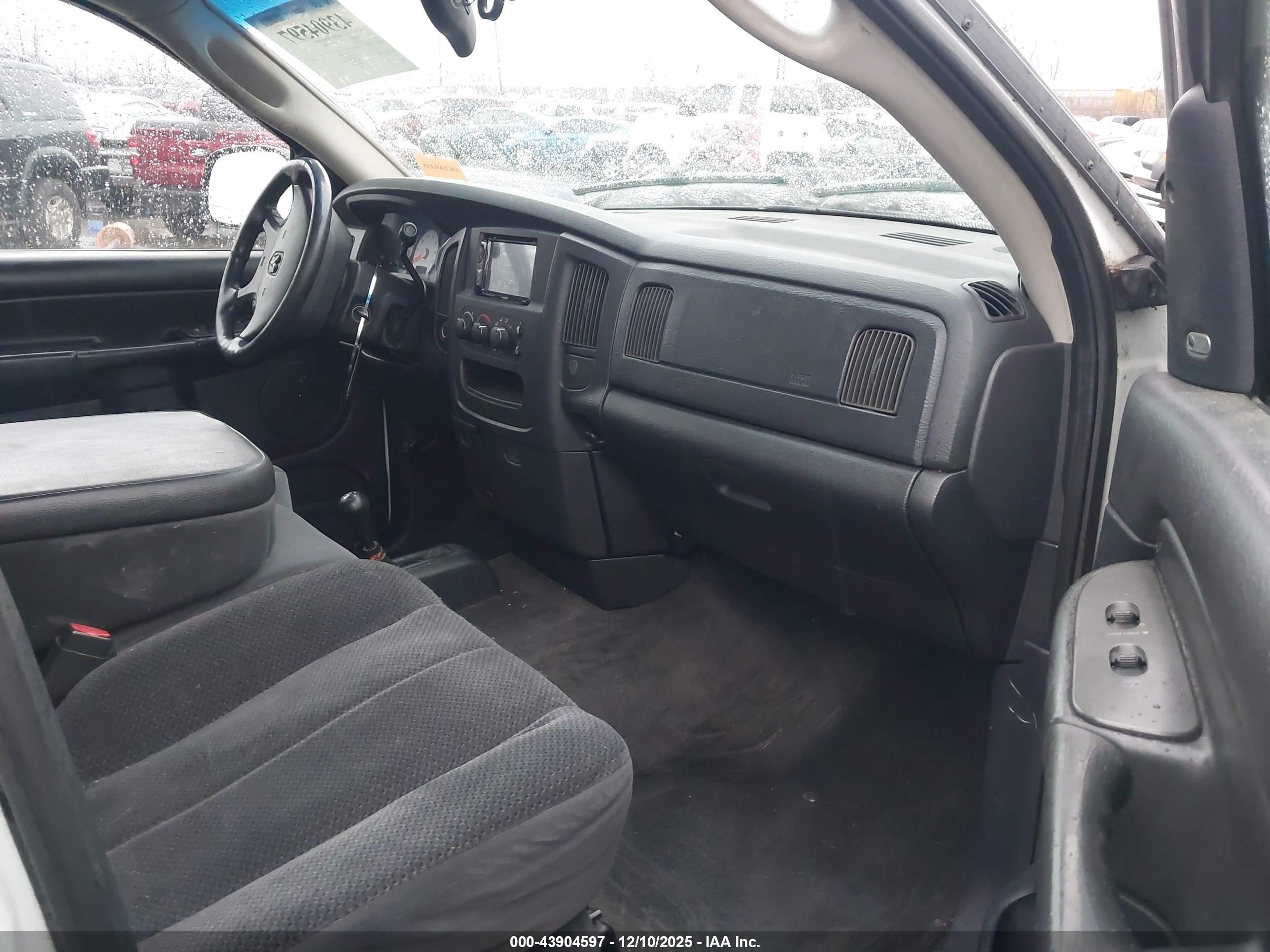 DODGE RAM image 5