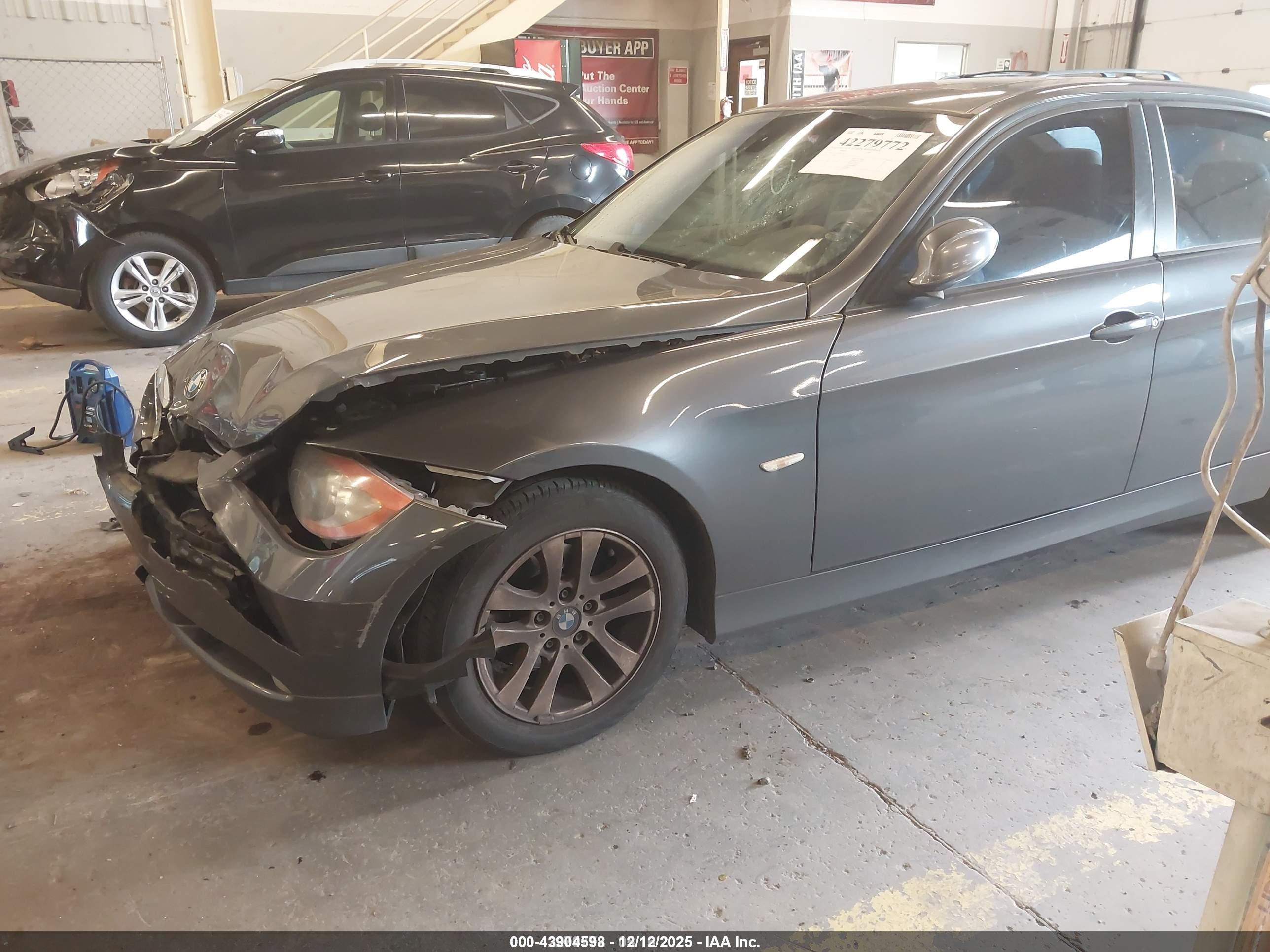 BMW 328I image 6