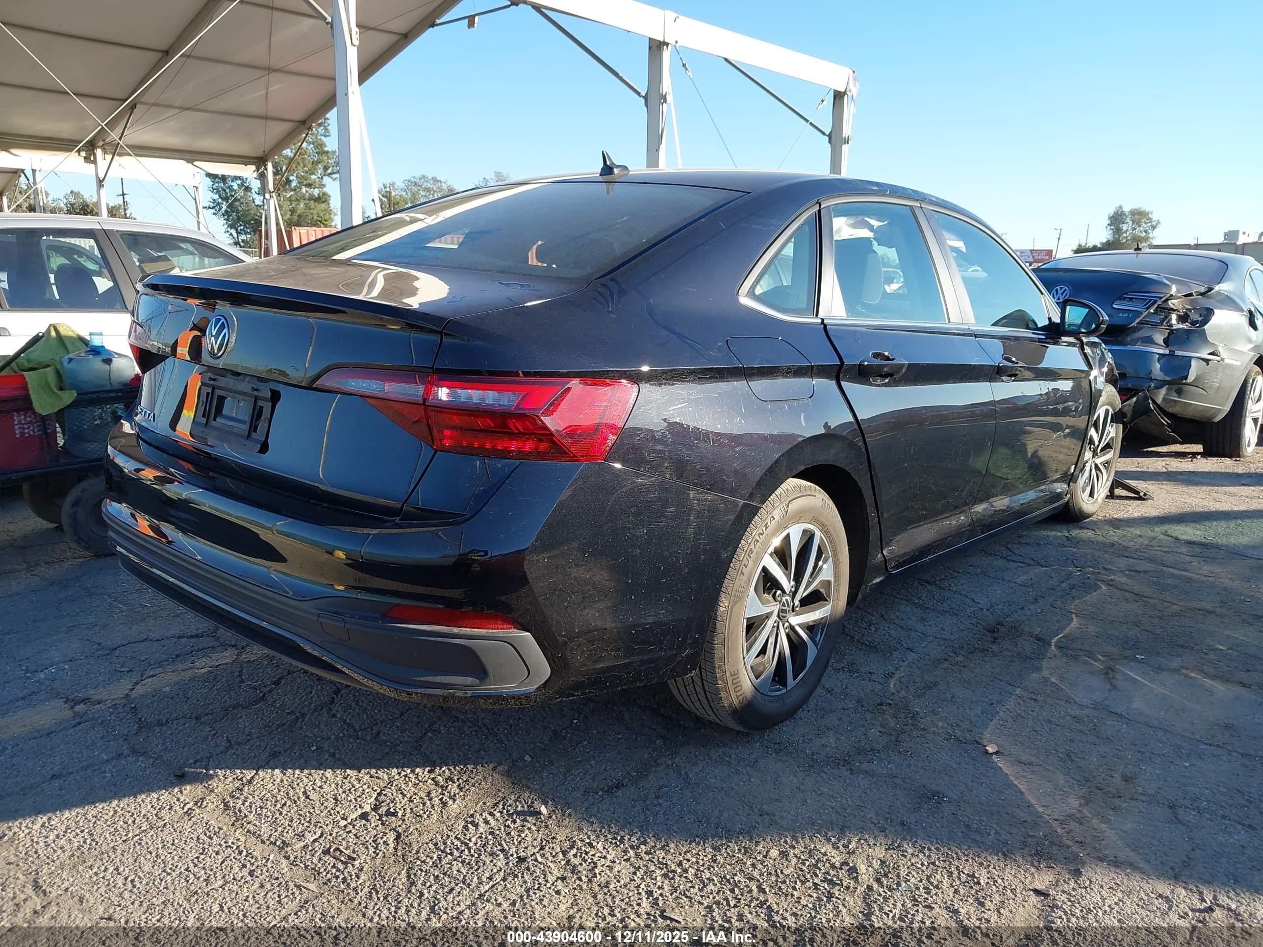 VOLKSWAGEN JETTA image 4