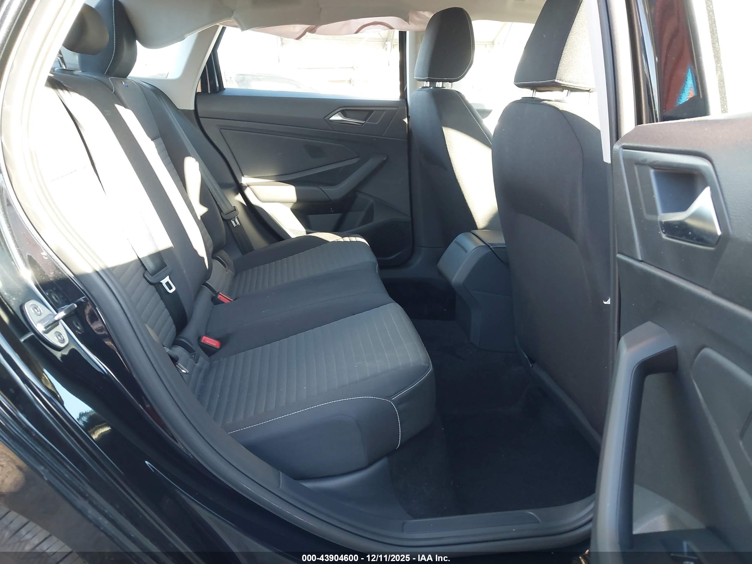 VOLKSWAGEN JETTA image 8