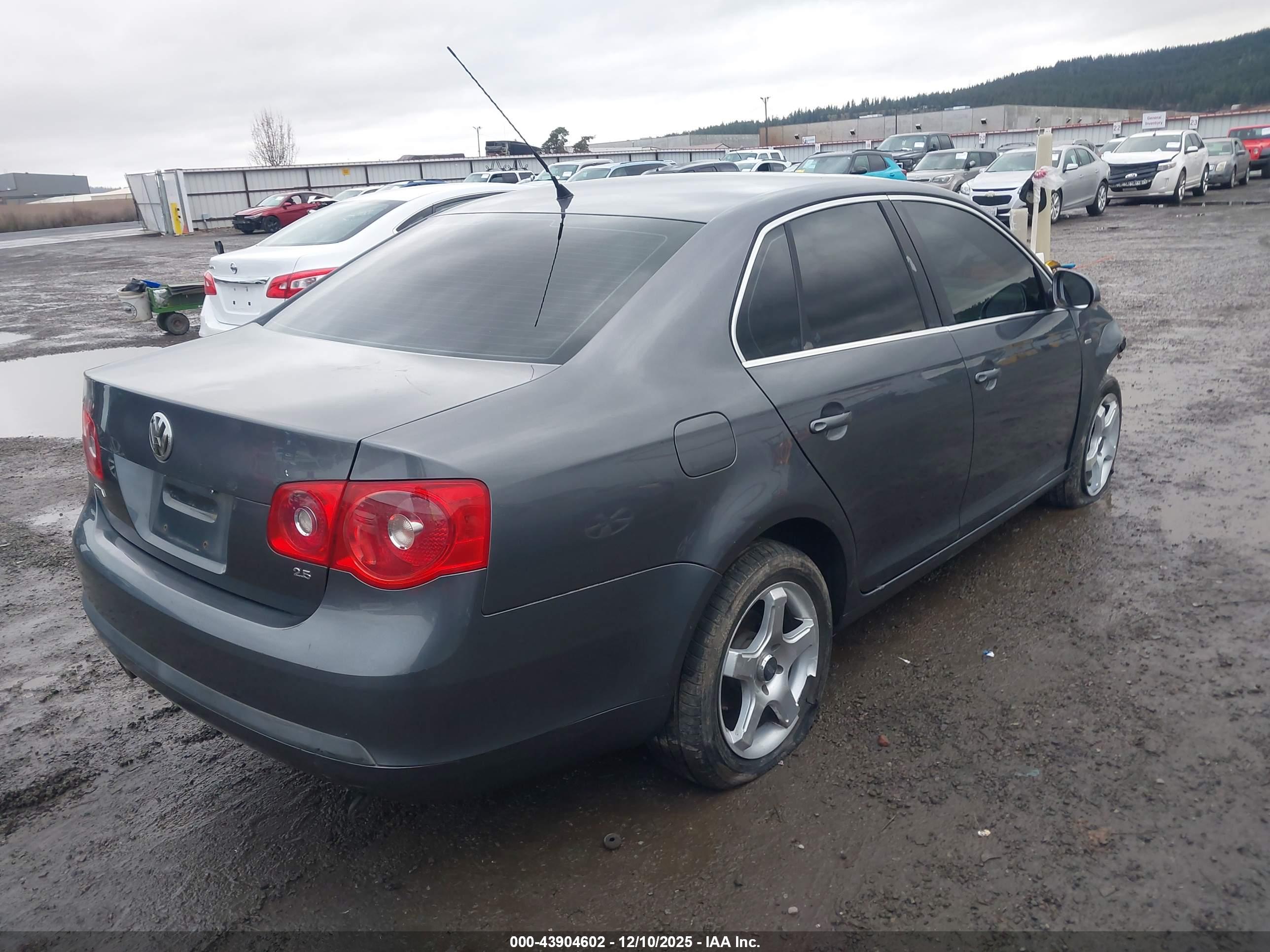 VOLKSWAGEN JETTA image 4