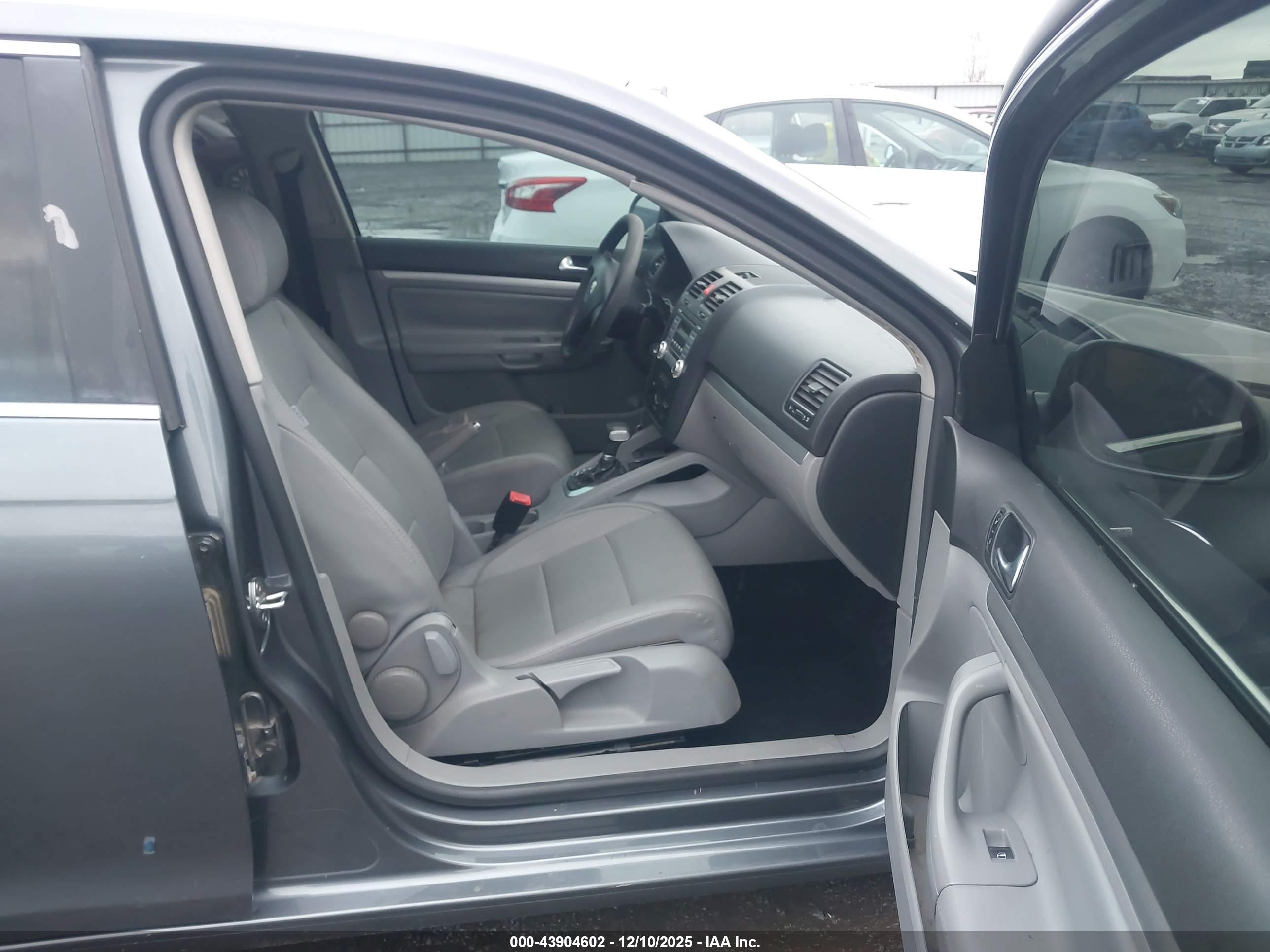 VOLKSWAGEN JETTA image 5