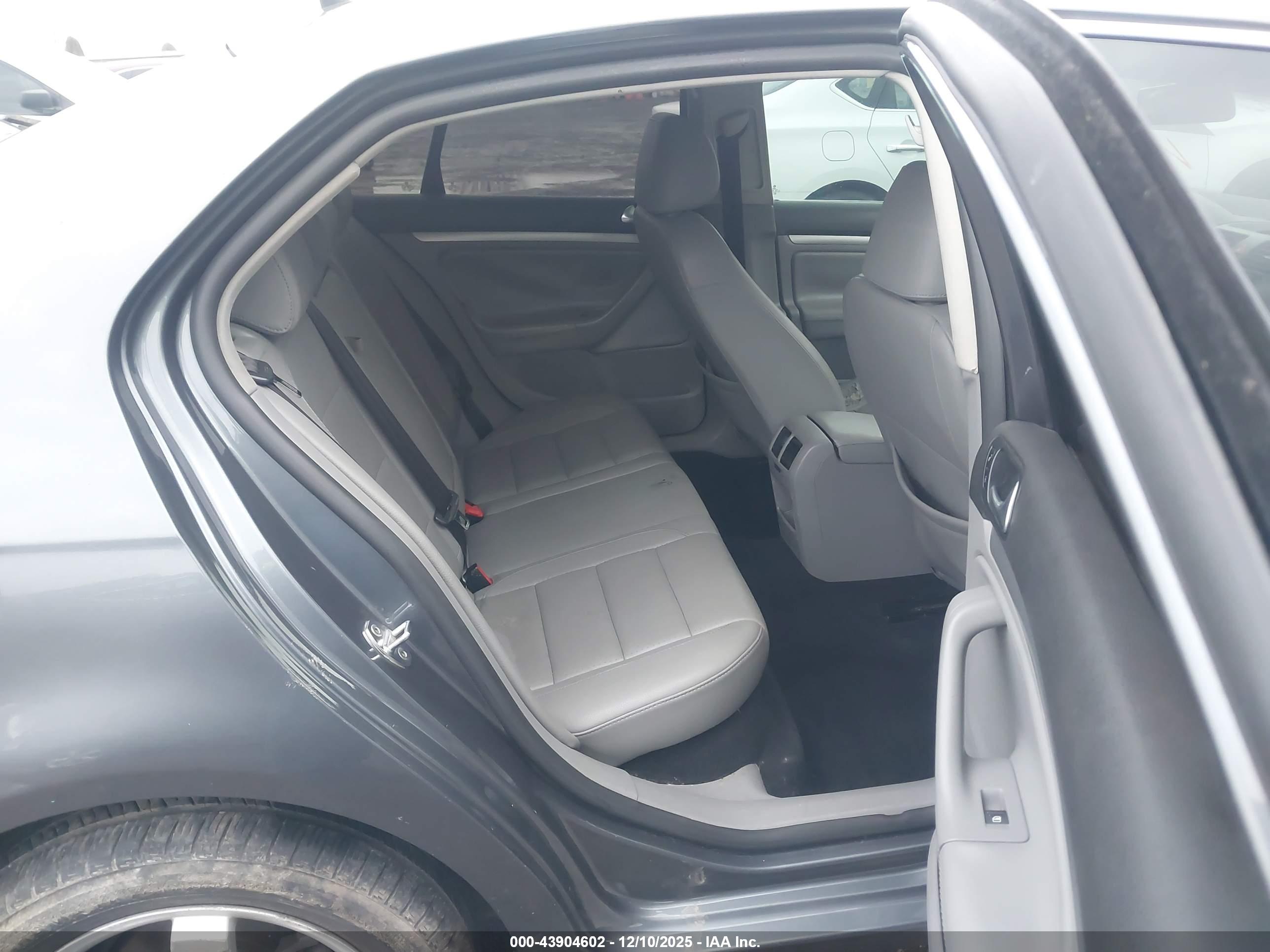 VOLKSWAGEN JETTA image 8
