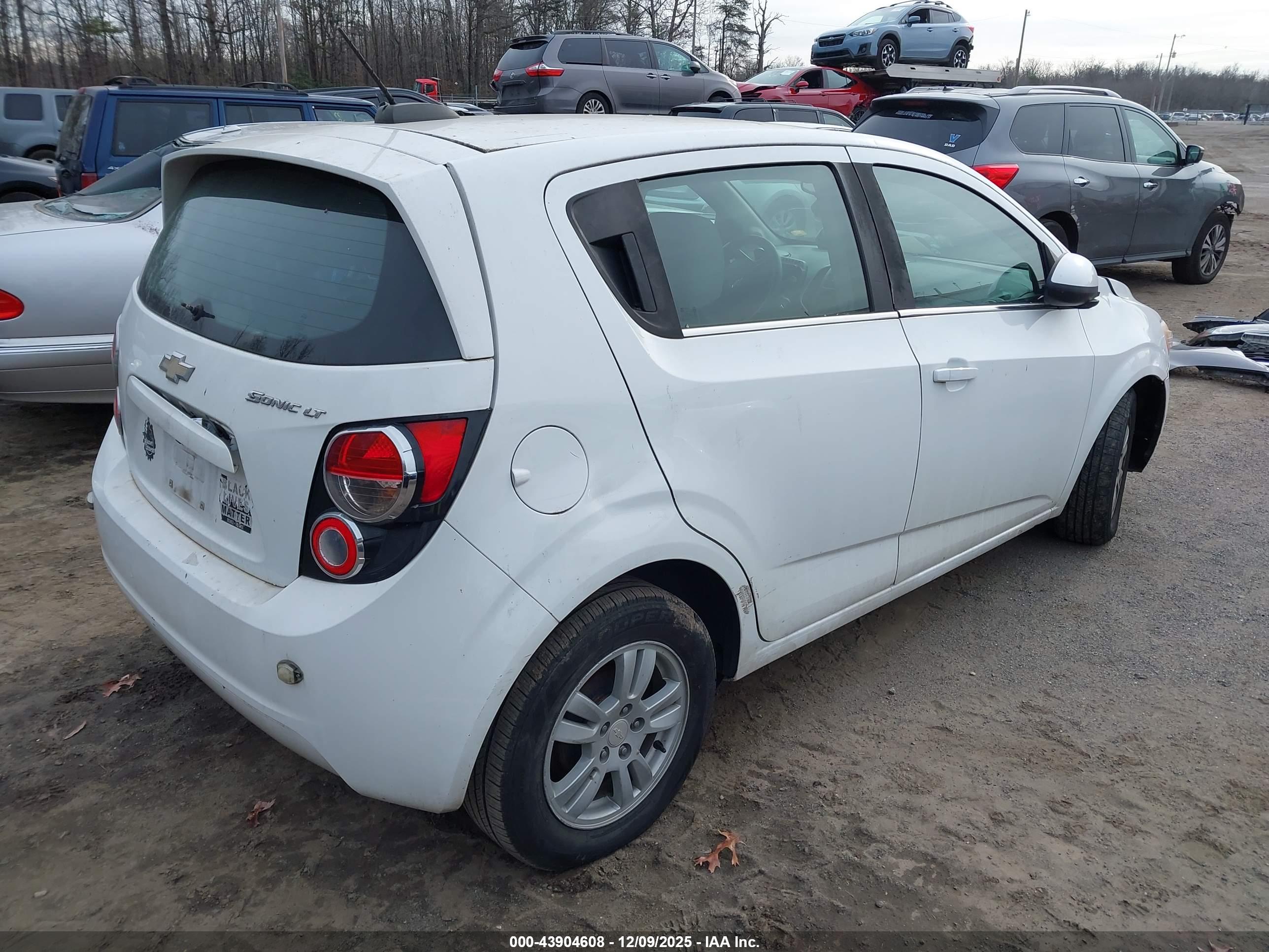 CHEVROLET SONIC image 4