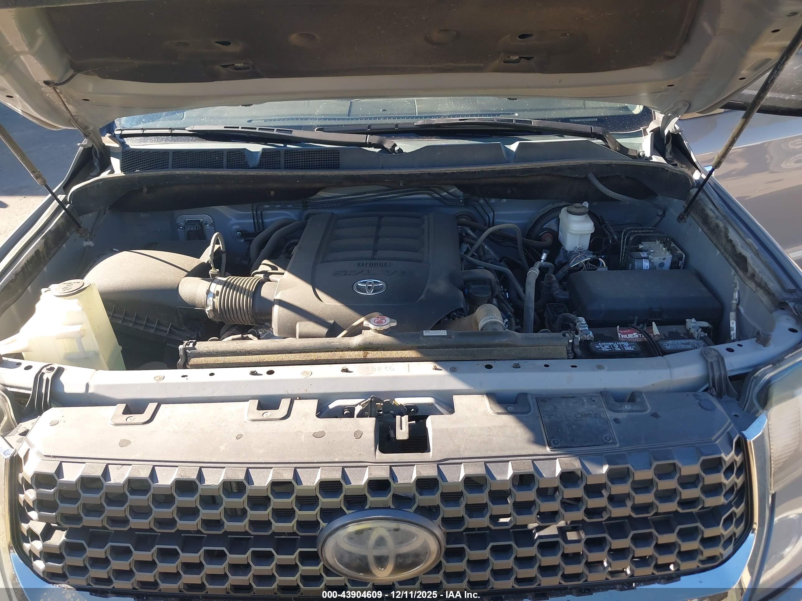 TOYOTA TUNDRA image 10