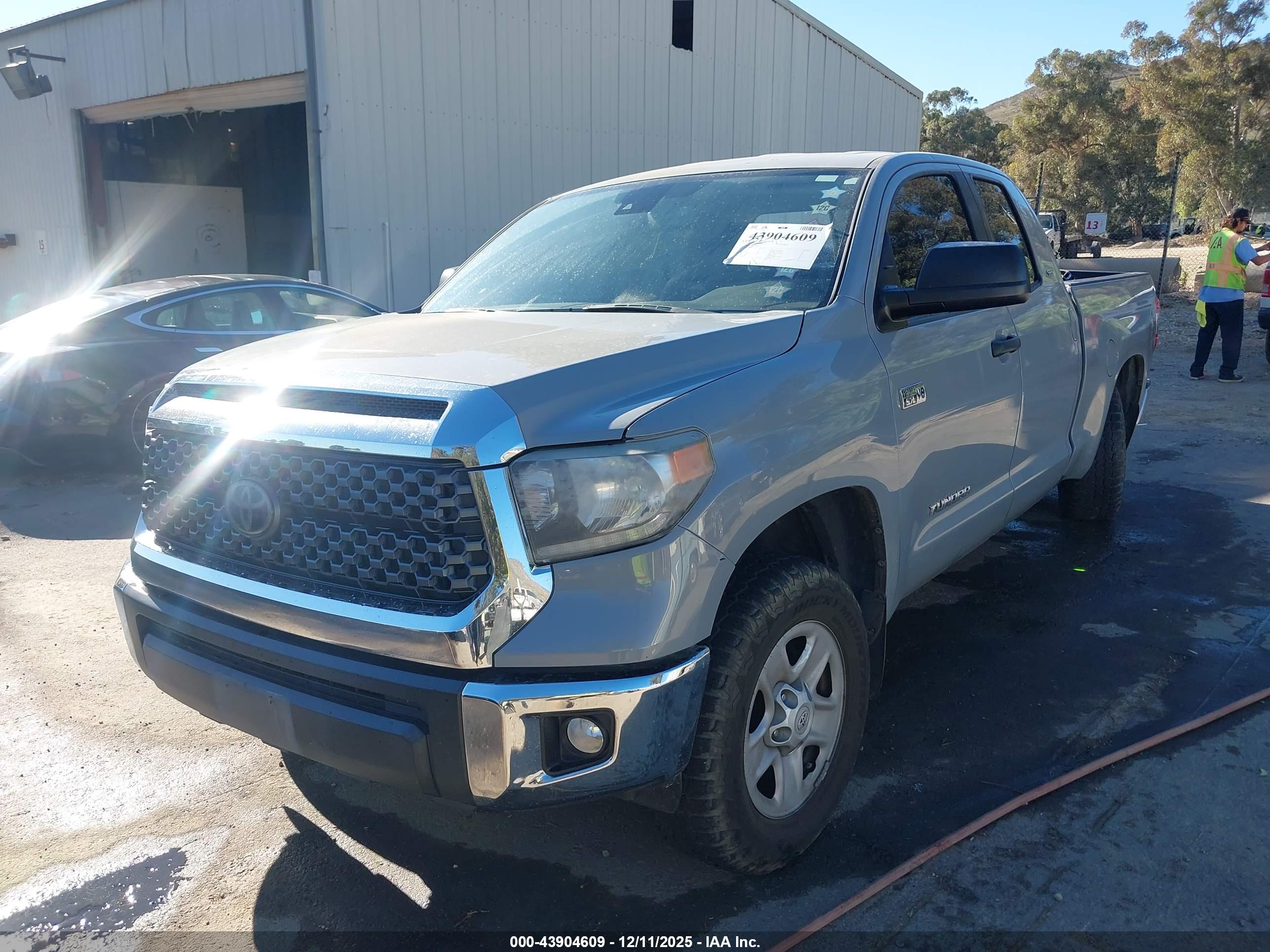 TOYOTA TUNDRA image 2