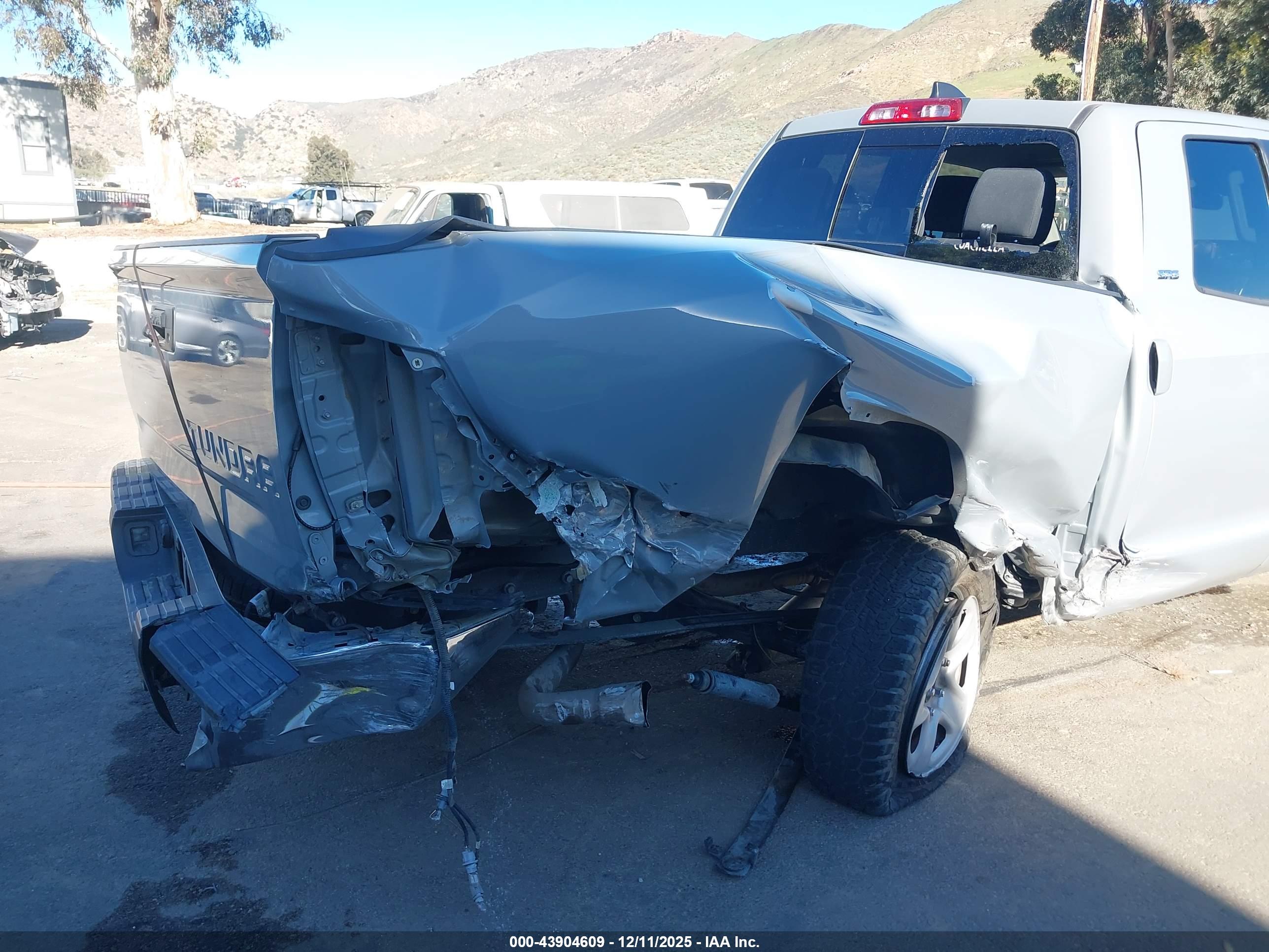 TOYOTA TUNDRA image 6