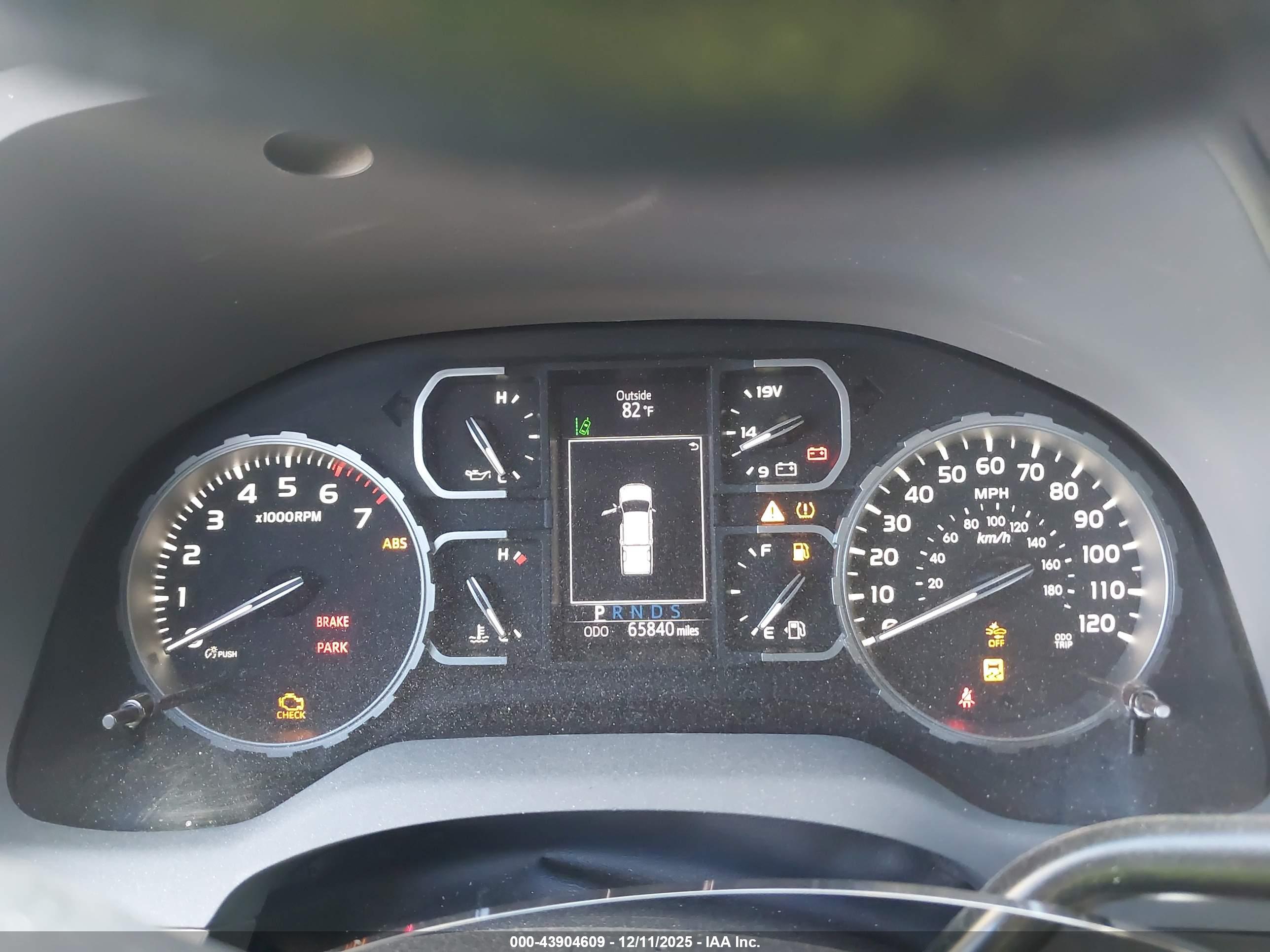 TOYOTA TUNDRA image 7