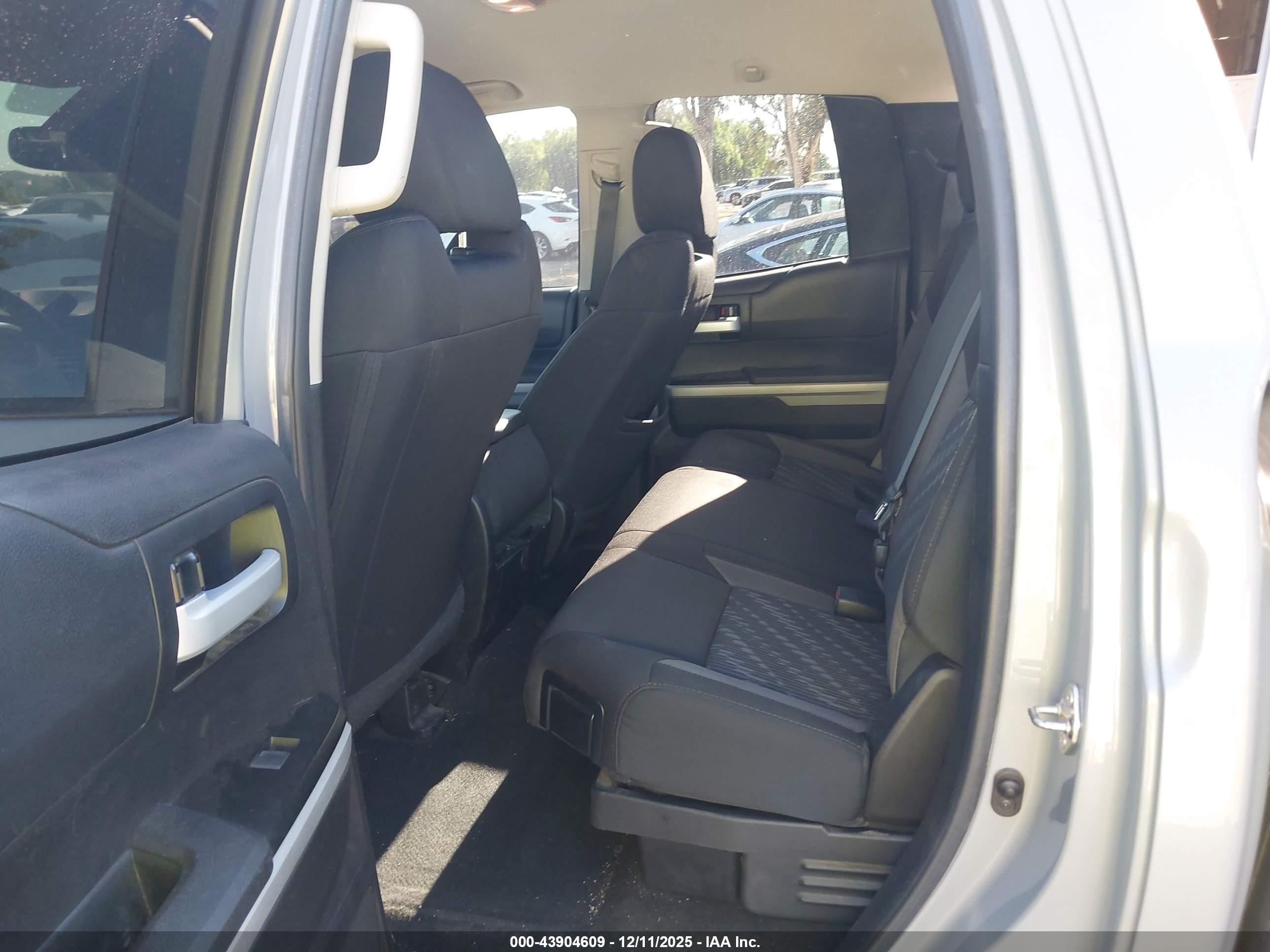 TOYOTA TUNDRA image 8