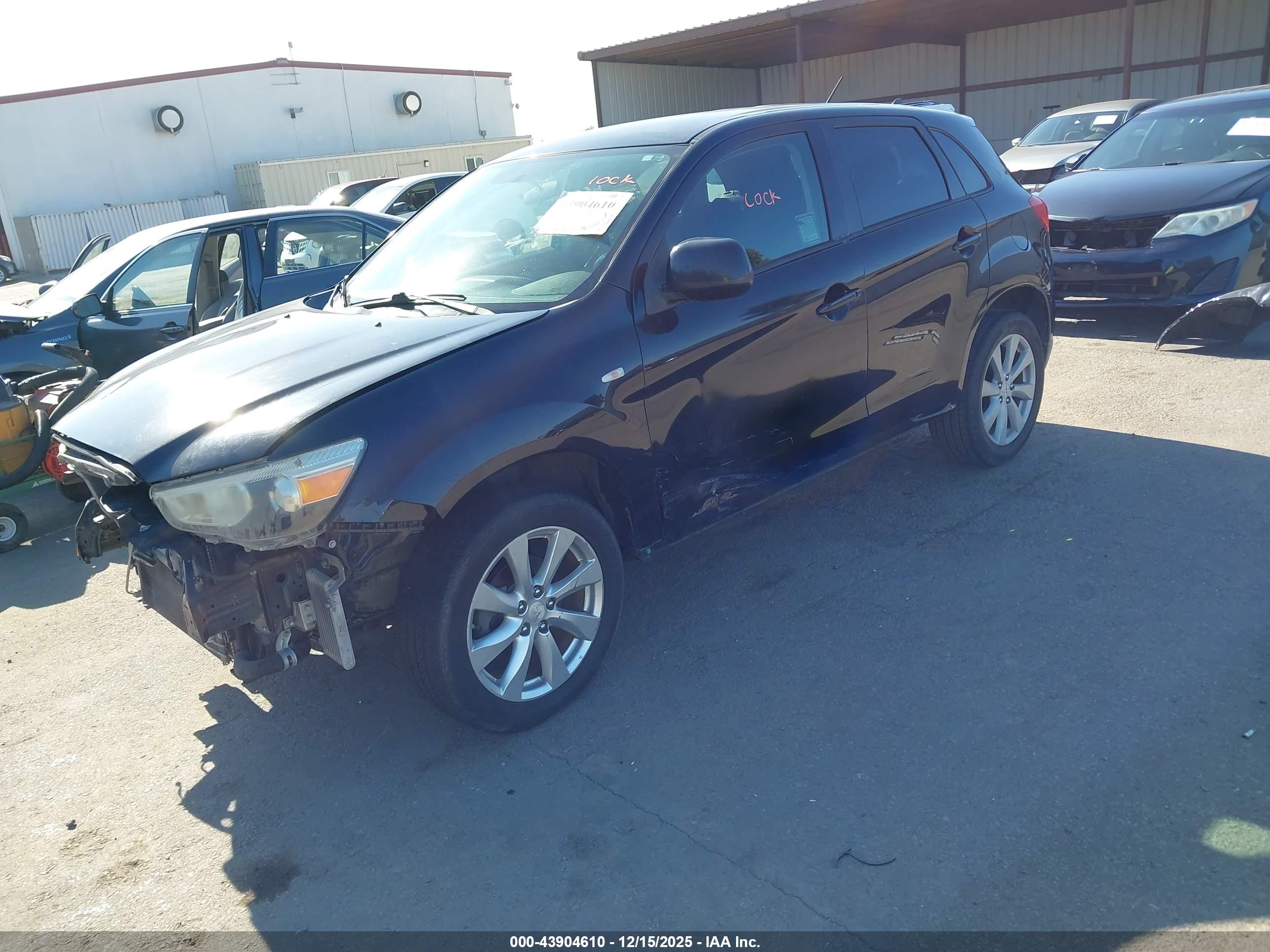 MITSUBISHI OUTLANDER image 2