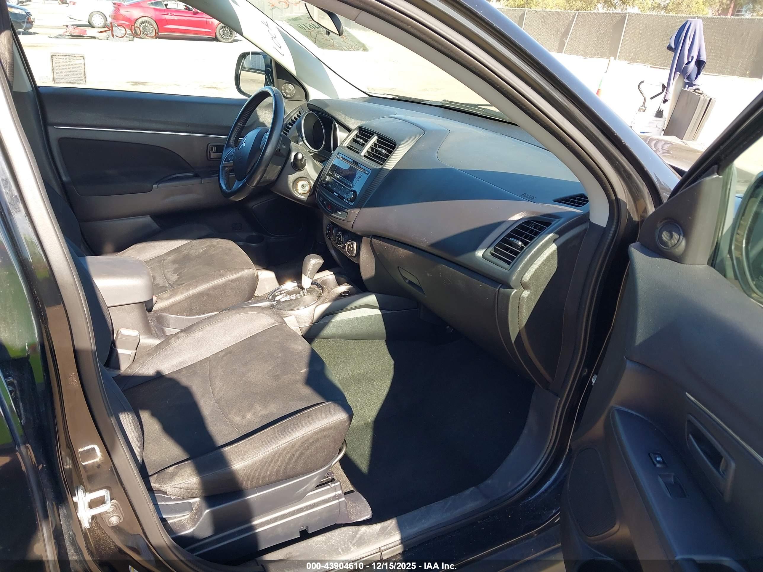 MITSUBISHI OUTLANDER image 5