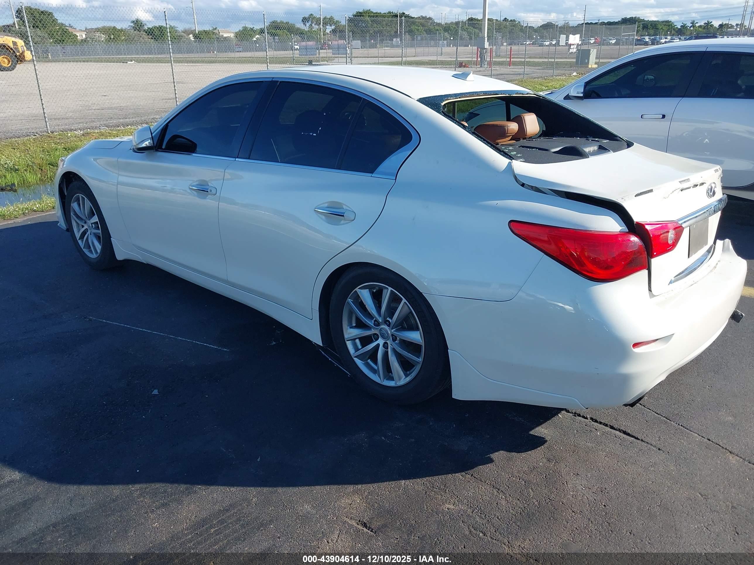 INFINITI Q50 image 3