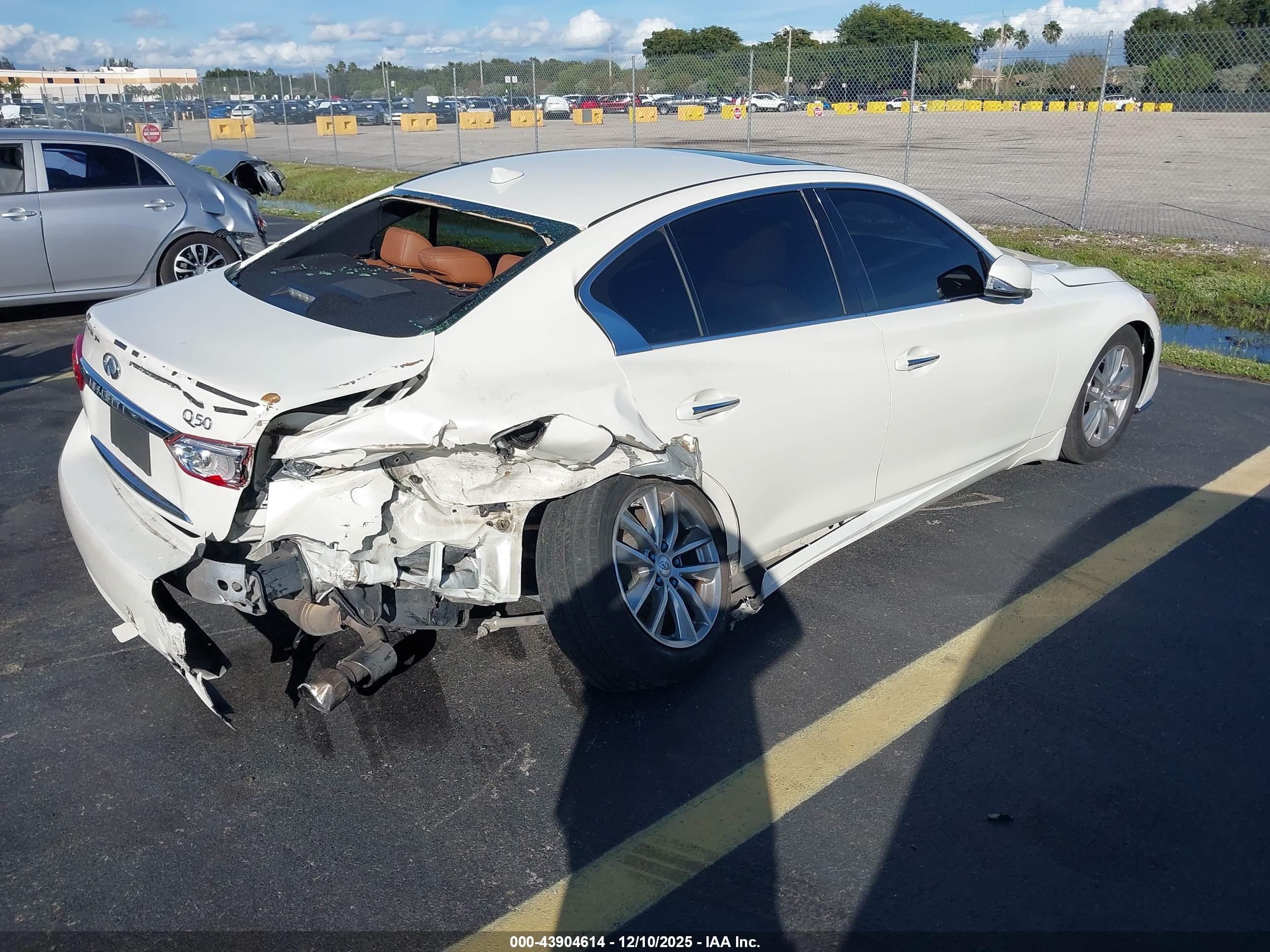 INFINITI Q50 image 4