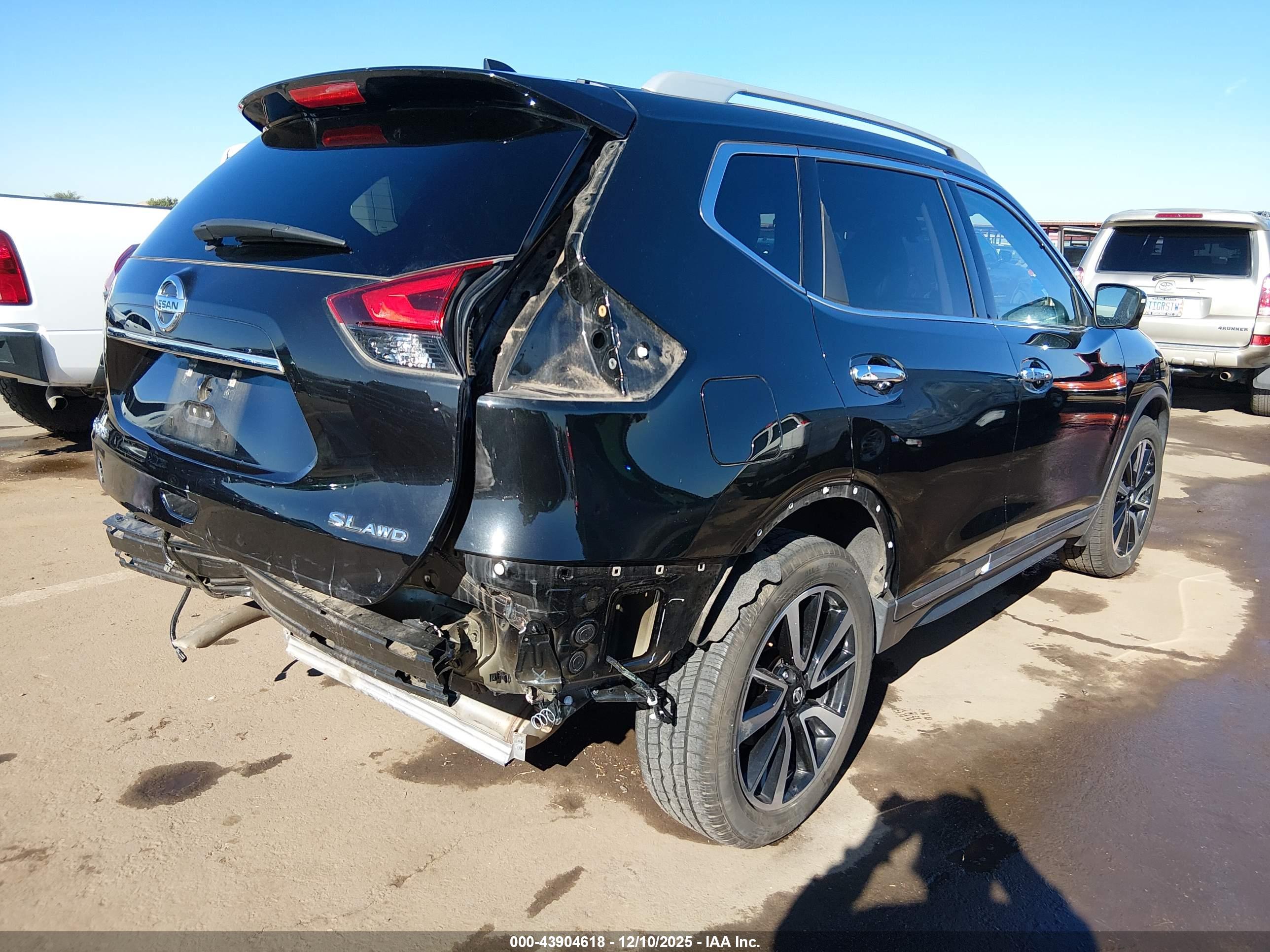 NISSAN ROGUE image 4